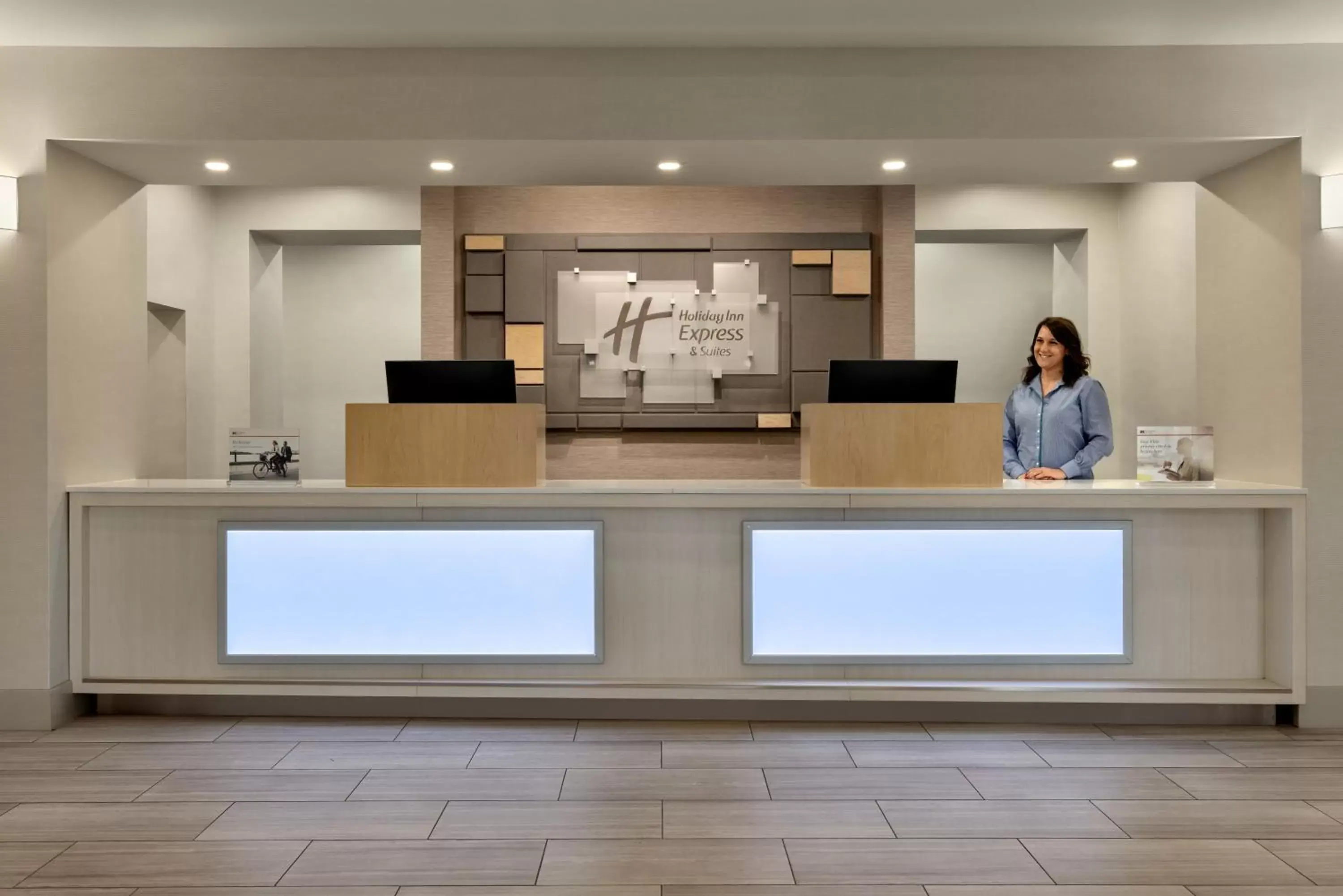 Lobby or reception in Holiday Inn Express Hotel & Suites Opelika Auburn, an IHG Hotel