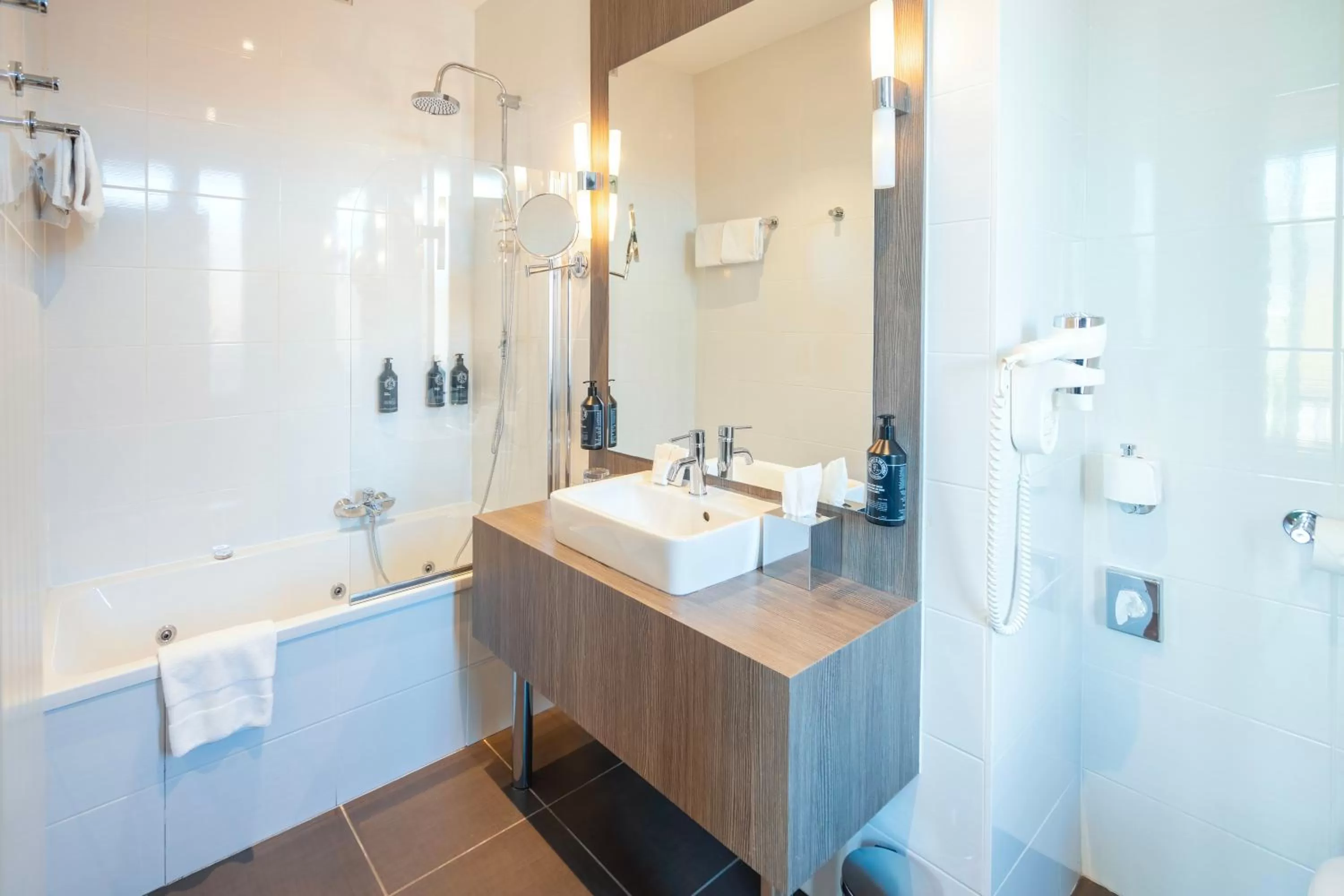 Bath in Le Splendid Hotel Lac D'Annecy - Handwritten Collection