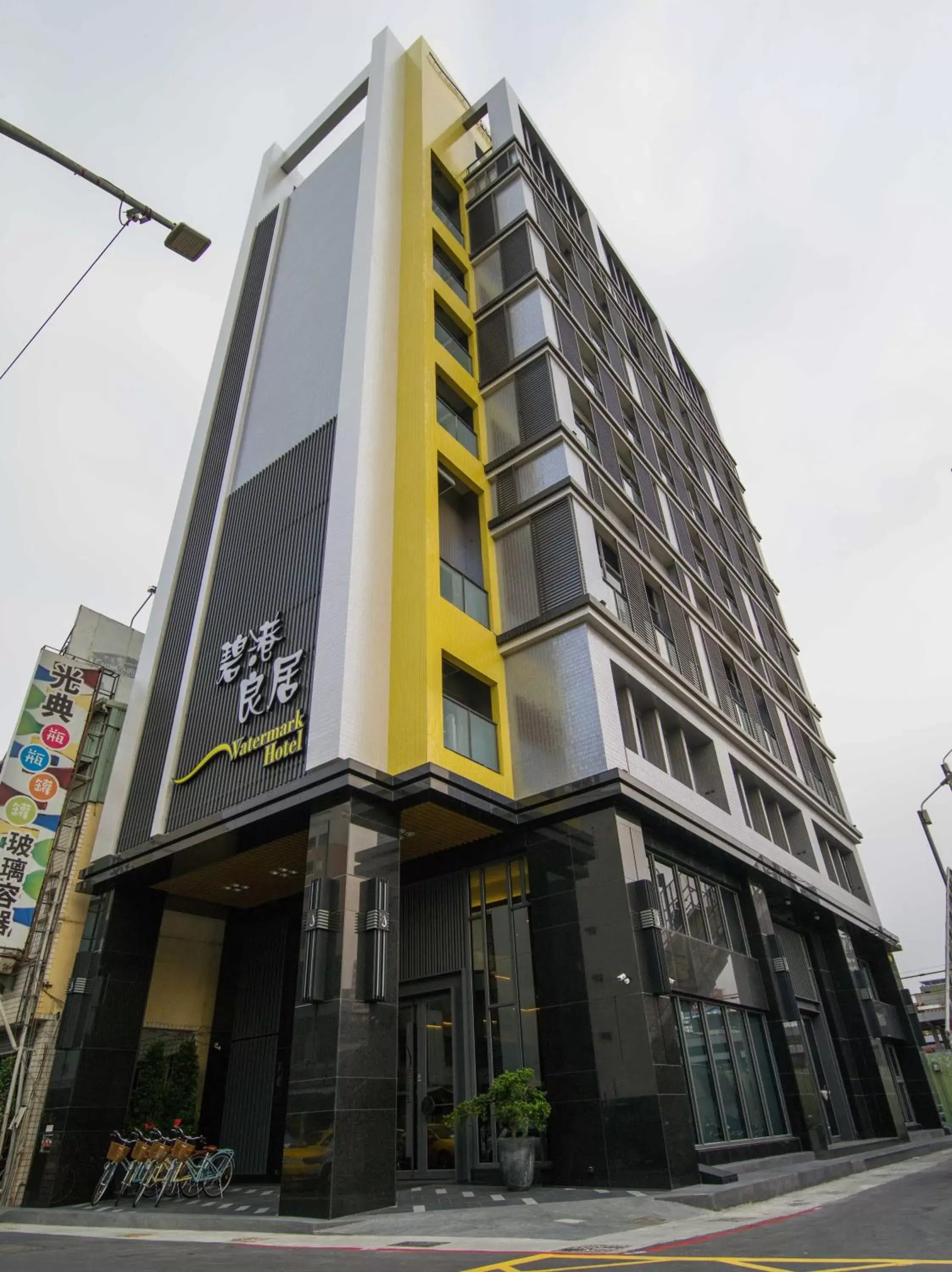 Facade/entrance, Property Building in Watermark Hotel Kaohsiung Main Station