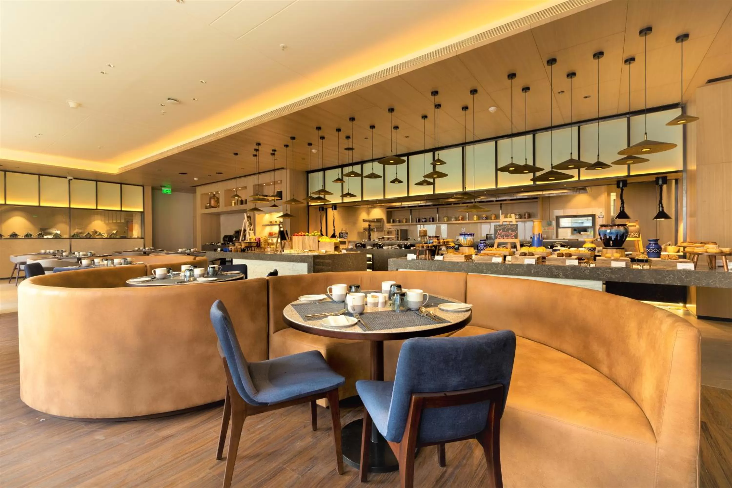 Restaurant/places to eat in Courtyard by Marriott Vadodara