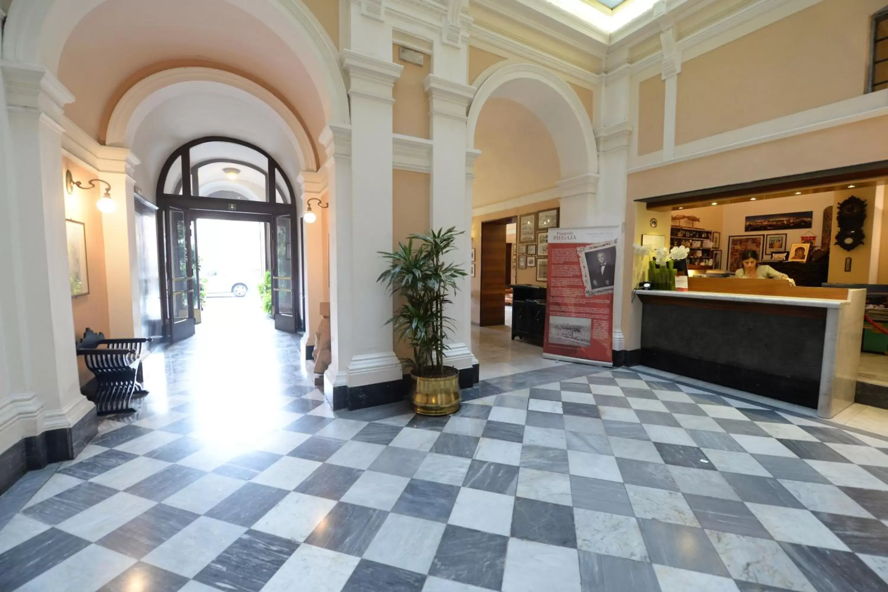 Lobby or reception, Lobby/Reception in Royal Victoria Hotel