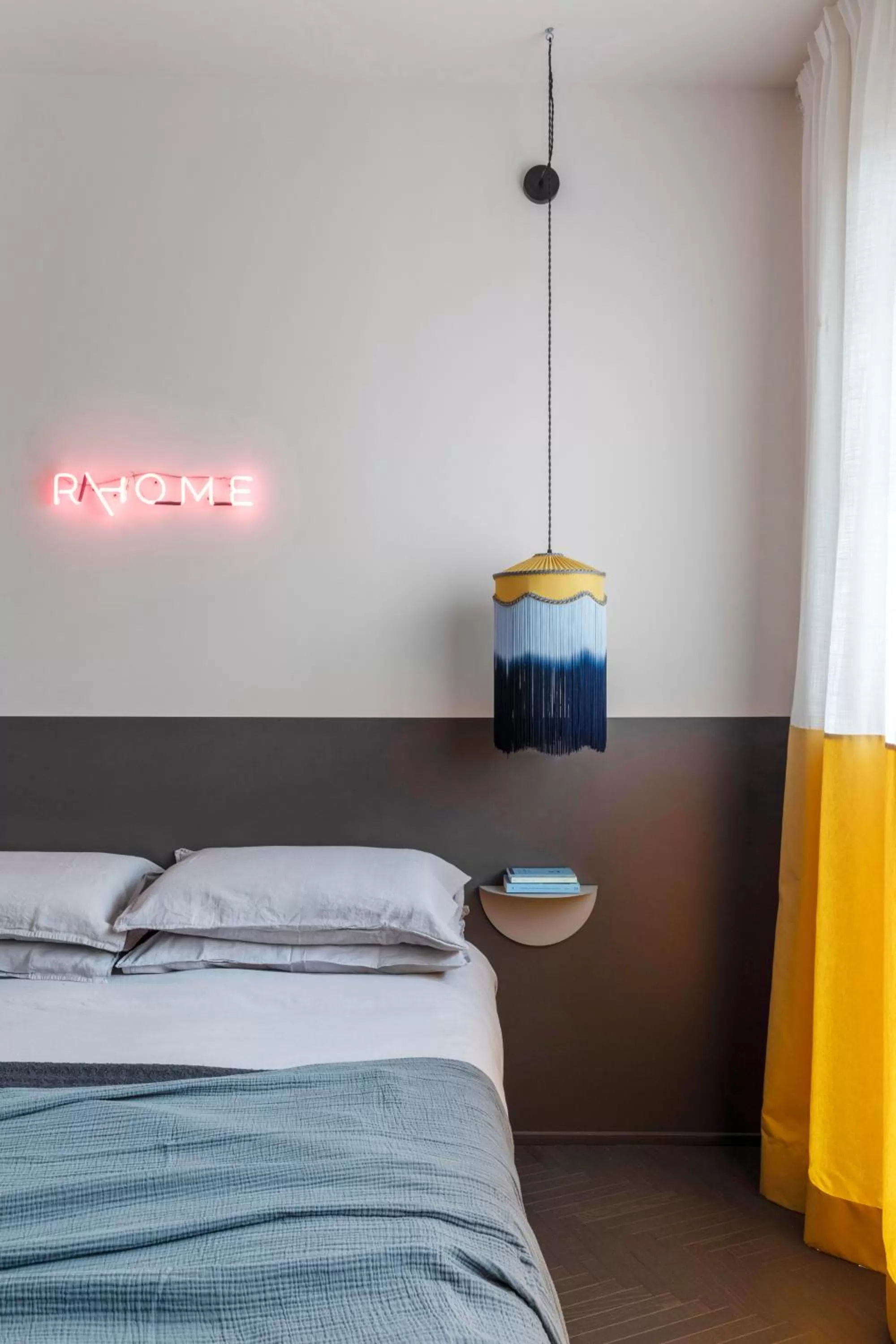 Communal lounge/ TV room, Bed in MARCANTONIO HOME ROME - Vatican -