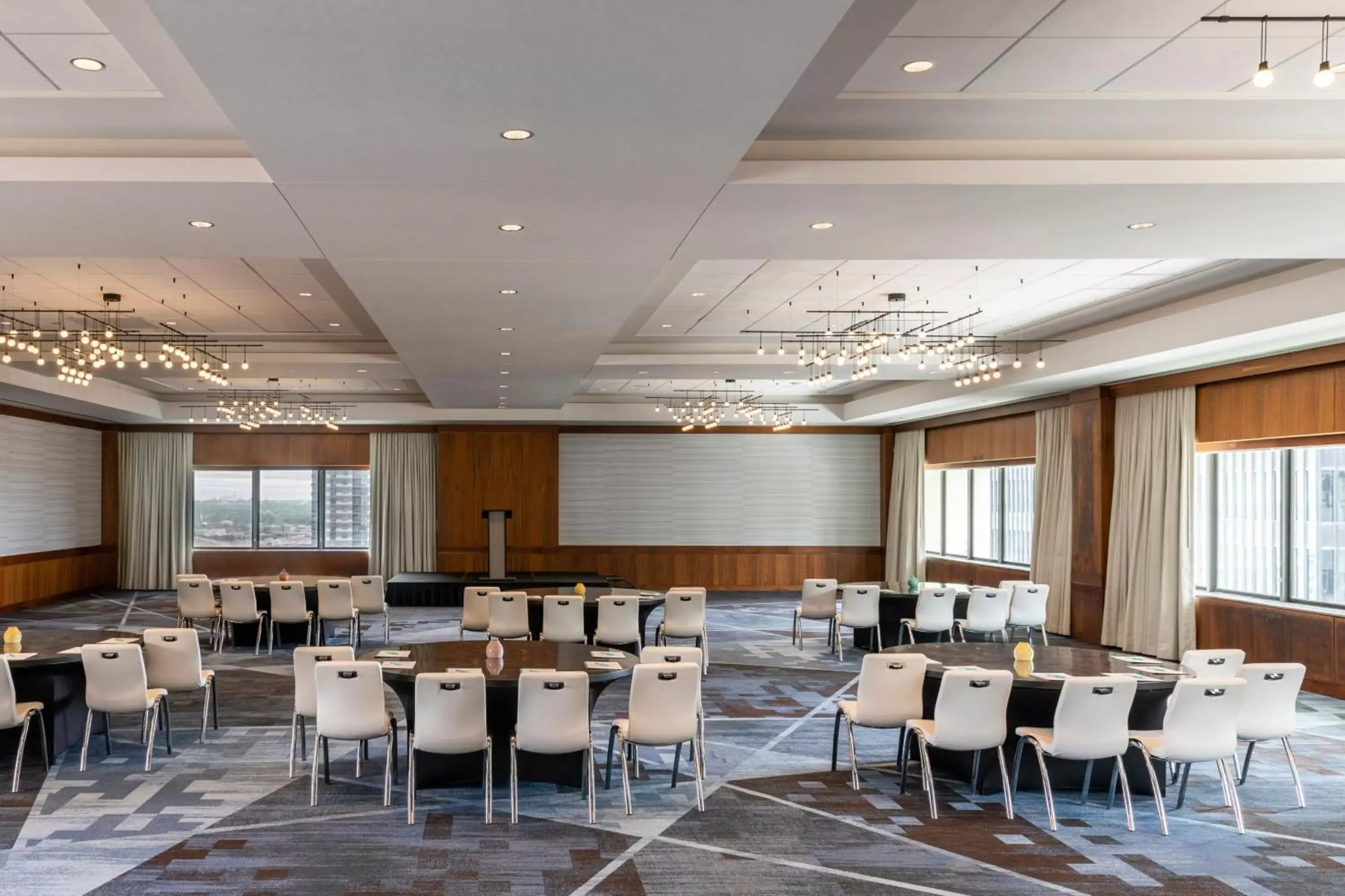 Meeting/conference room, Restaurant/Places to Eat in Le Meridien Houston Downtown