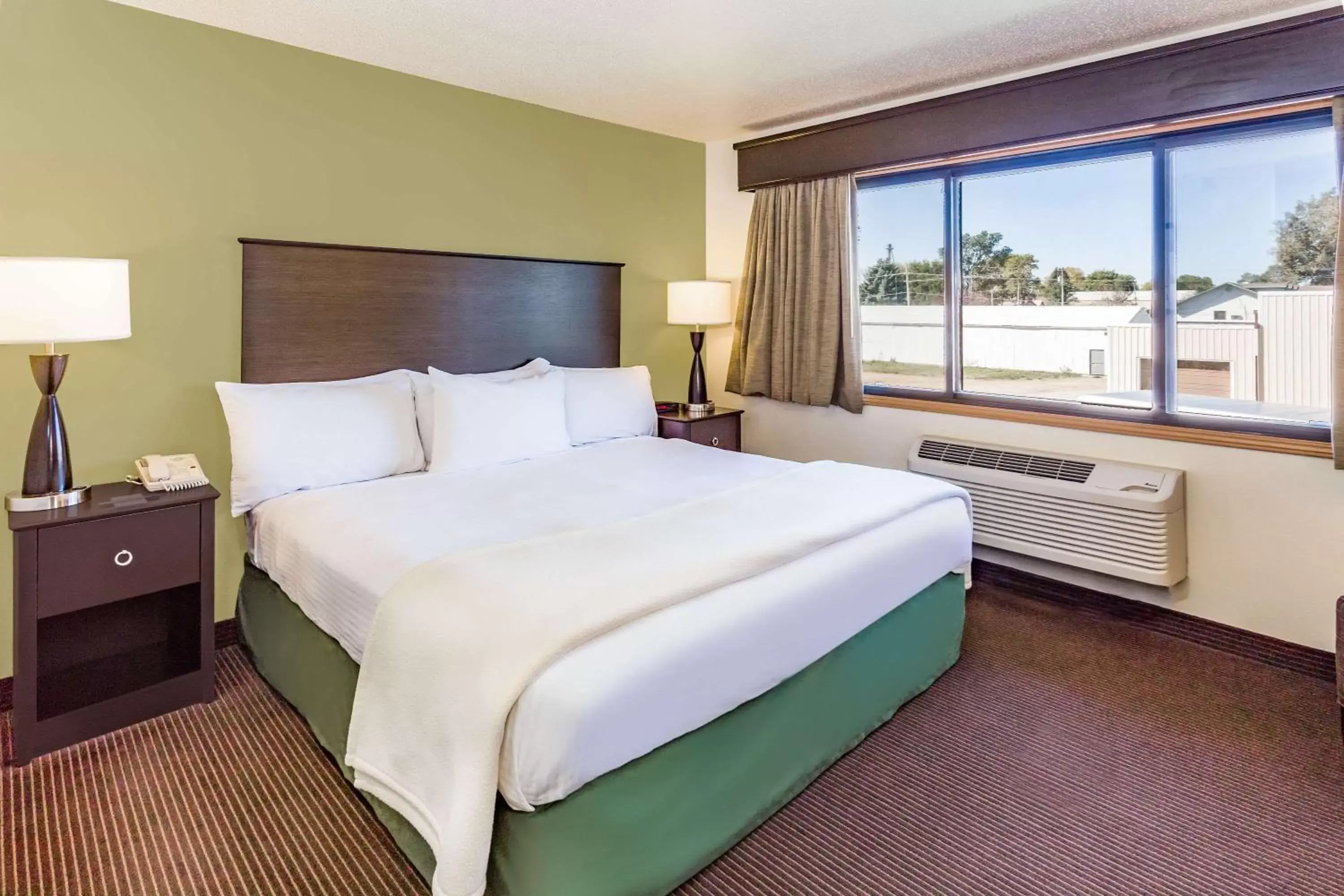 Photo of the whole room, Bed in AmericInn by Wyndham Hampton