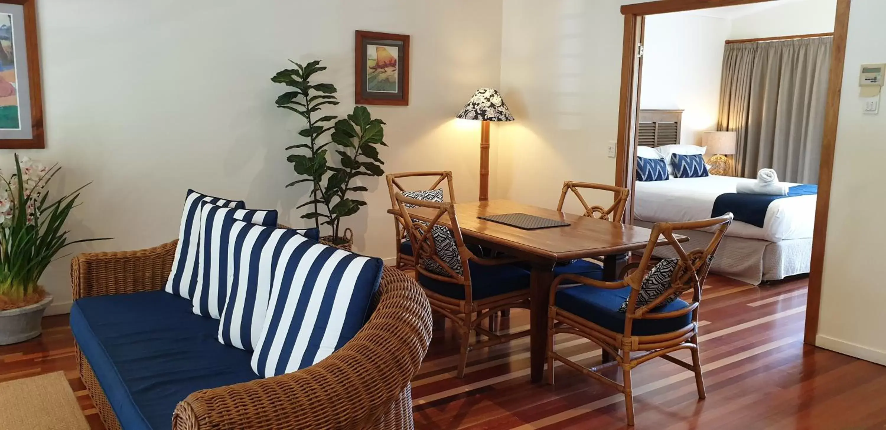 Living room, Bed in South Pacific Resort & Spa Noosa Living room, Bed in South Pacific Resort & Spa Noosa