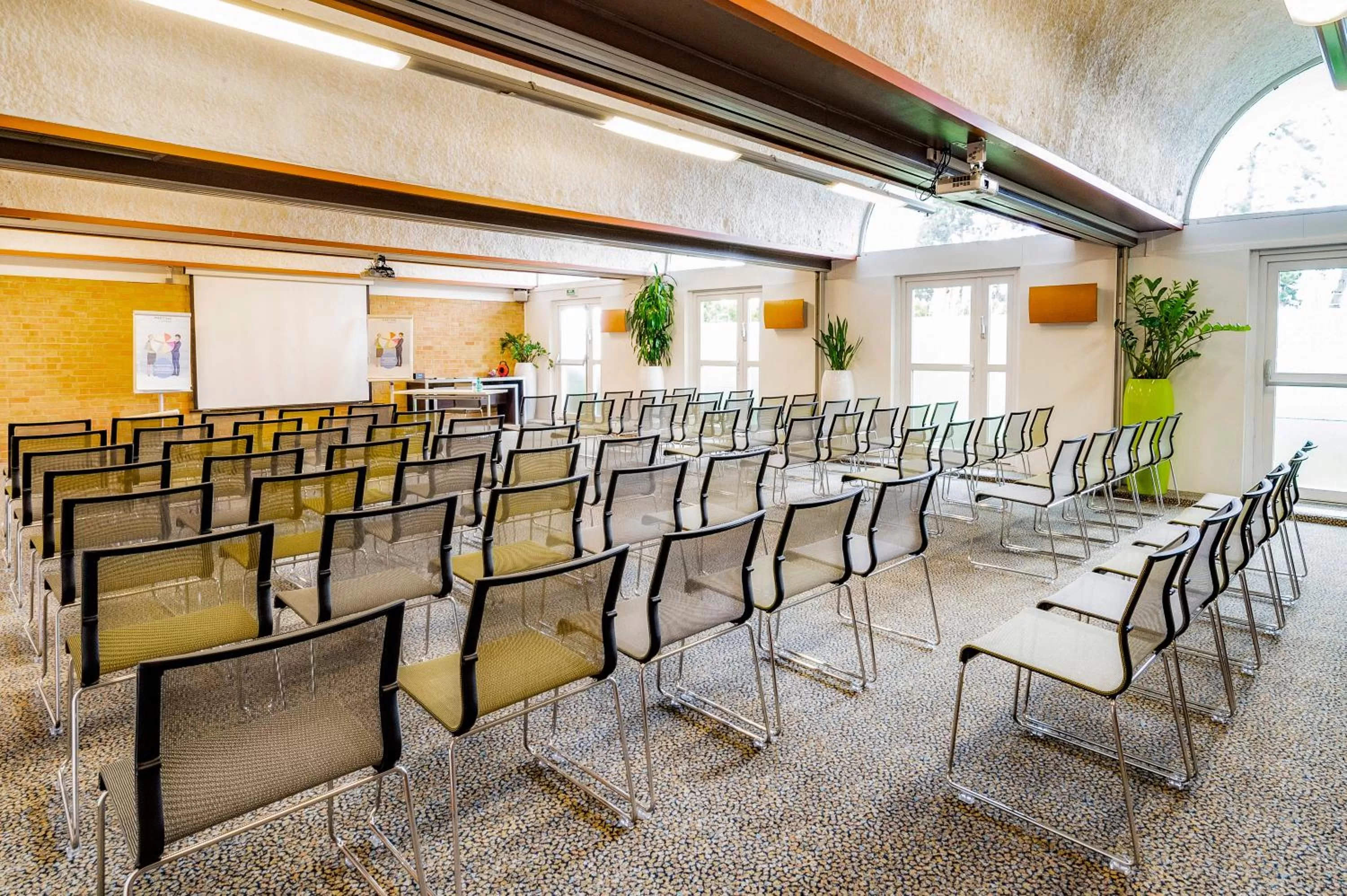 Meeting/conference room in Hôtel Novotel Valenciennes