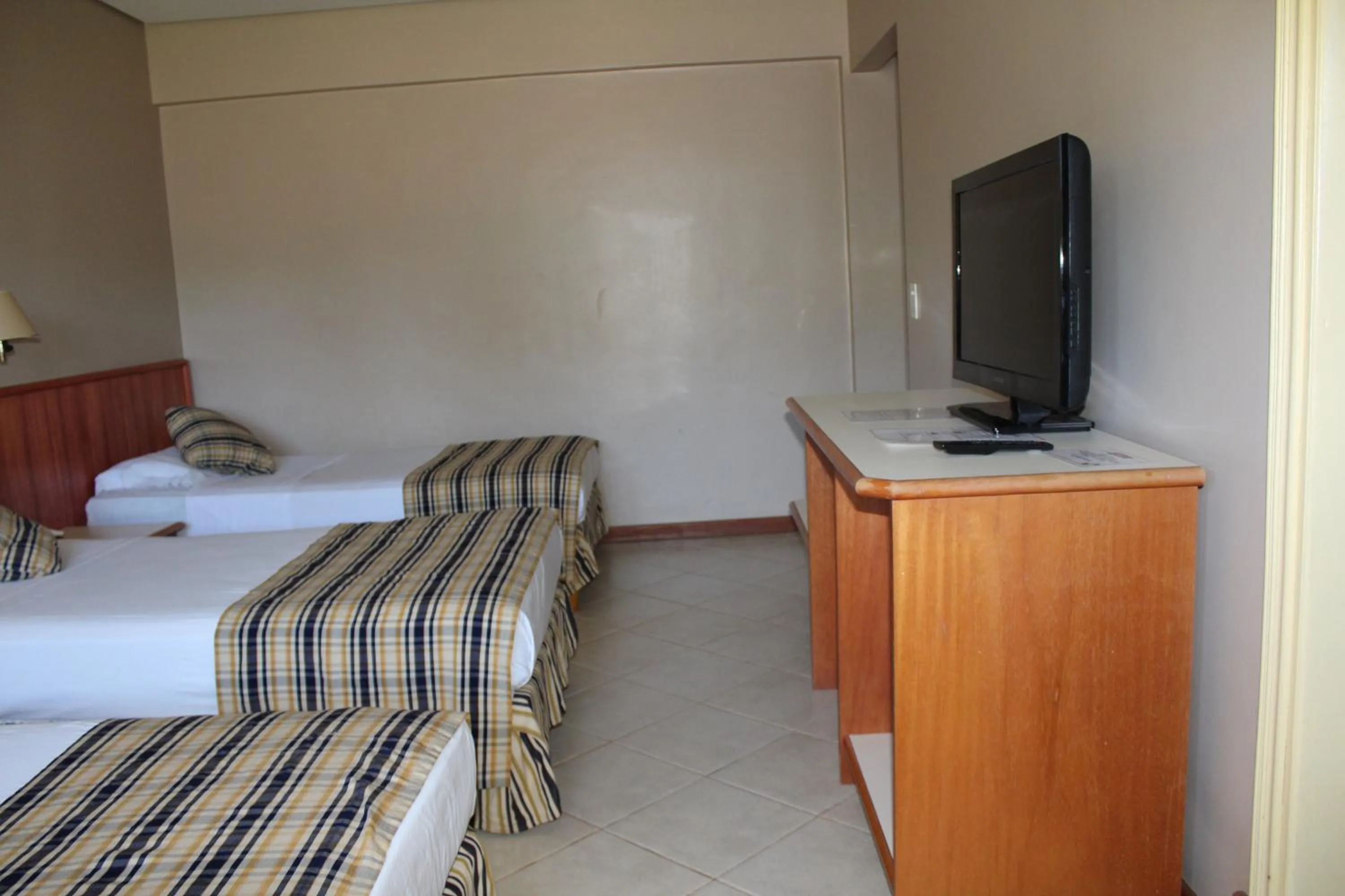 Photo of the whole room, Bed in Marcopolo Suites Iguazu