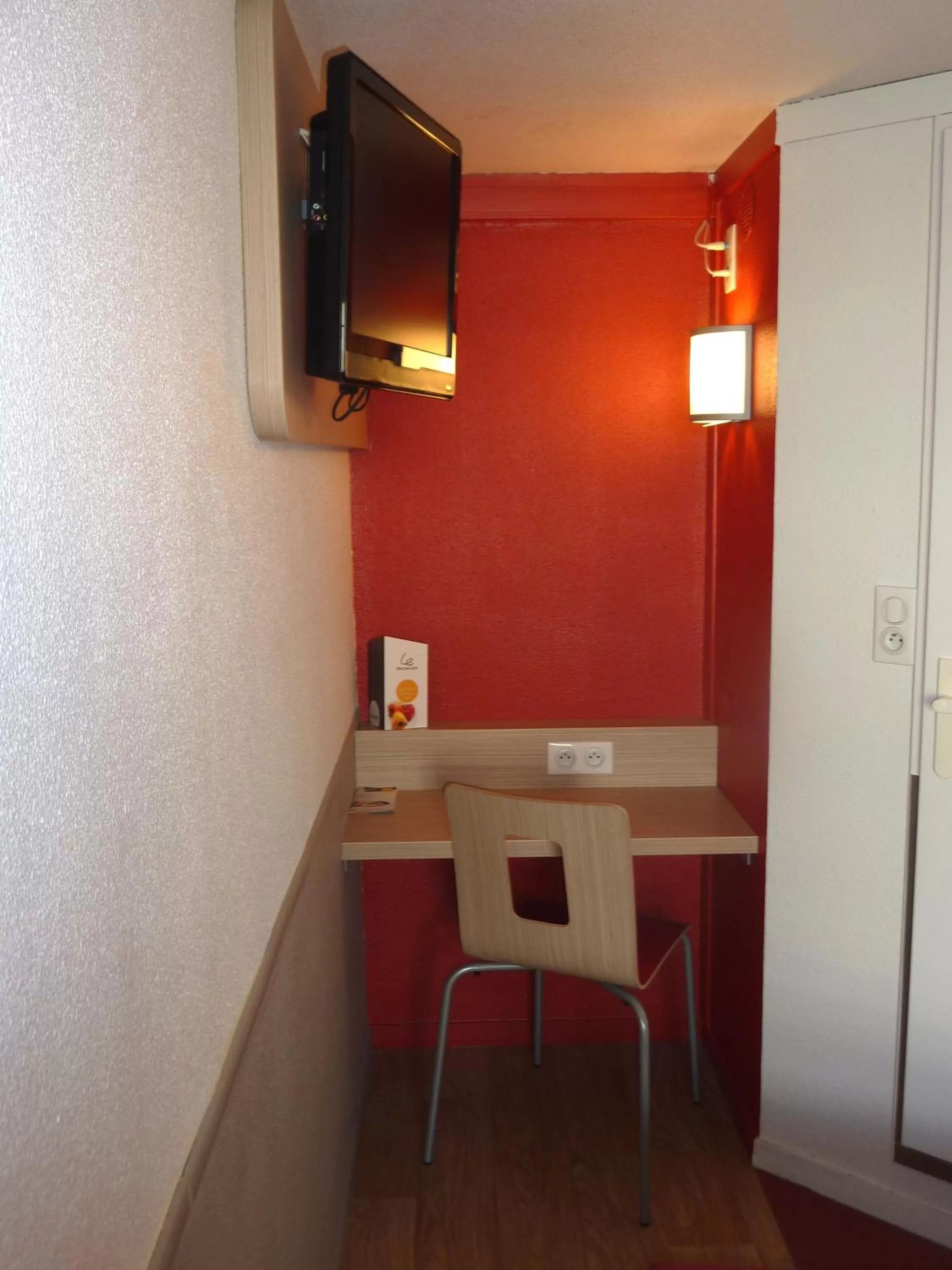 TV and multimedia in Premiere Classe Strasbourg Ouest