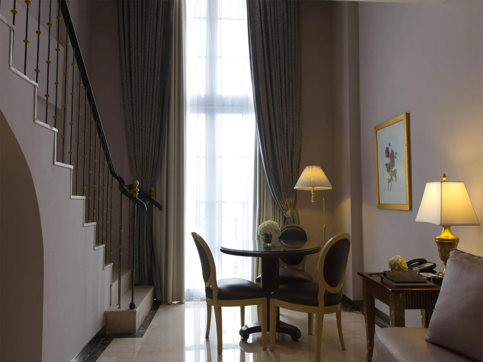 Living room, Dining Area in Hotel Gran Mahakam