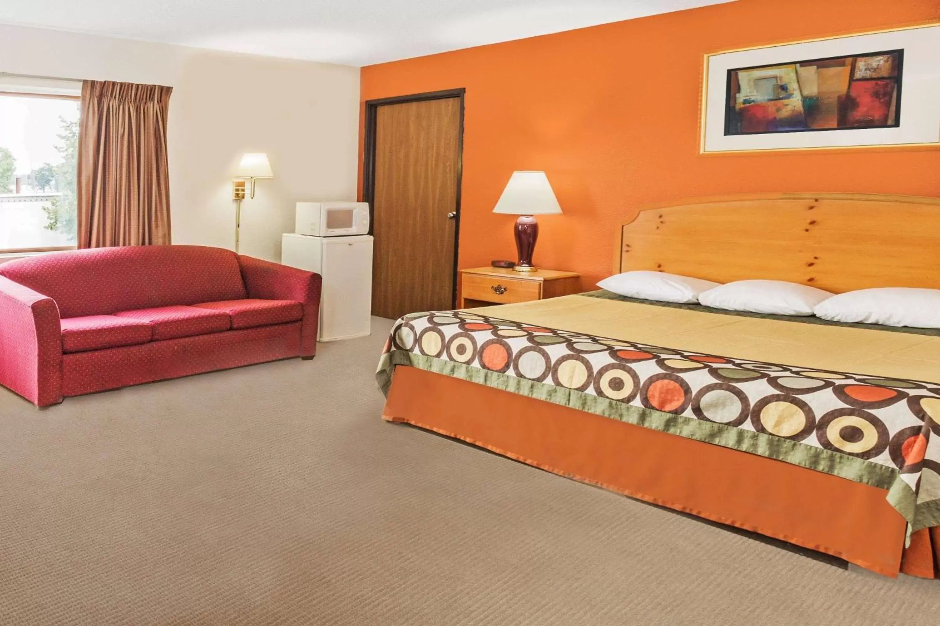 Photo of the whole room, Bed in Super 8 by Wyndham Elgin