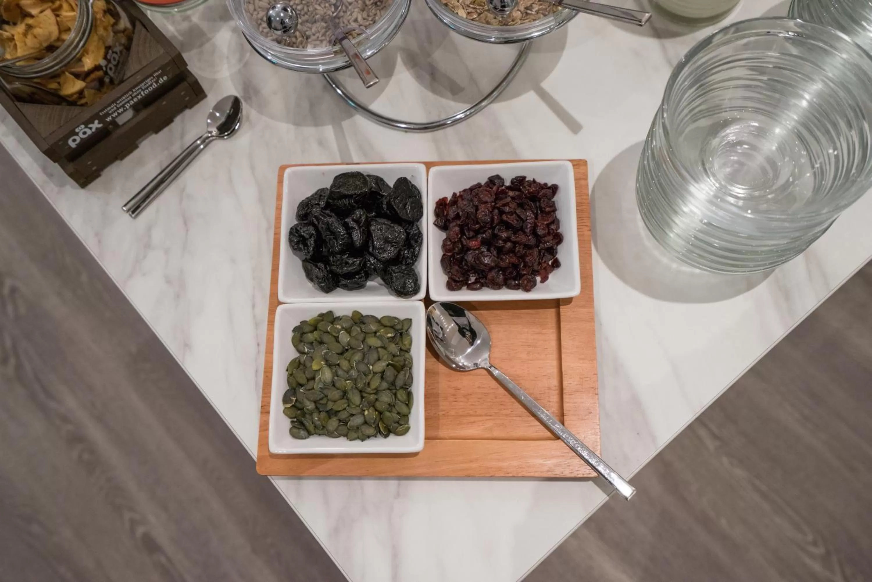 Buffet breakfast in Ruhr Inn Hotel