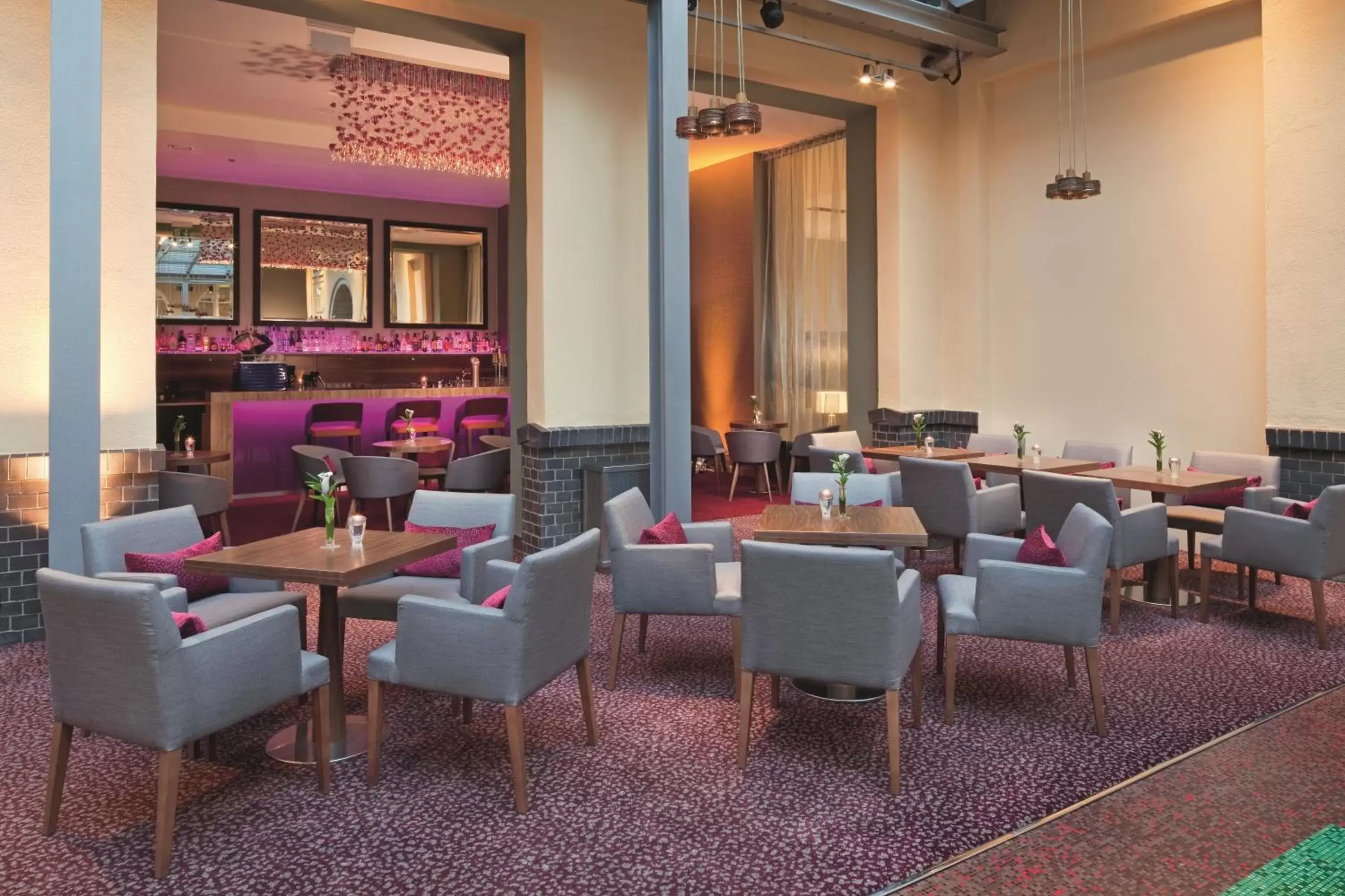 Lounge or bar, Restaurant/Places to Eat in Mövenpick Hotel Berlin Am Potsdamer Platz Lounge or bar, Restaurant/Places to Eat in Mövenpick Hotel Berlin Am Potsdamer Platz