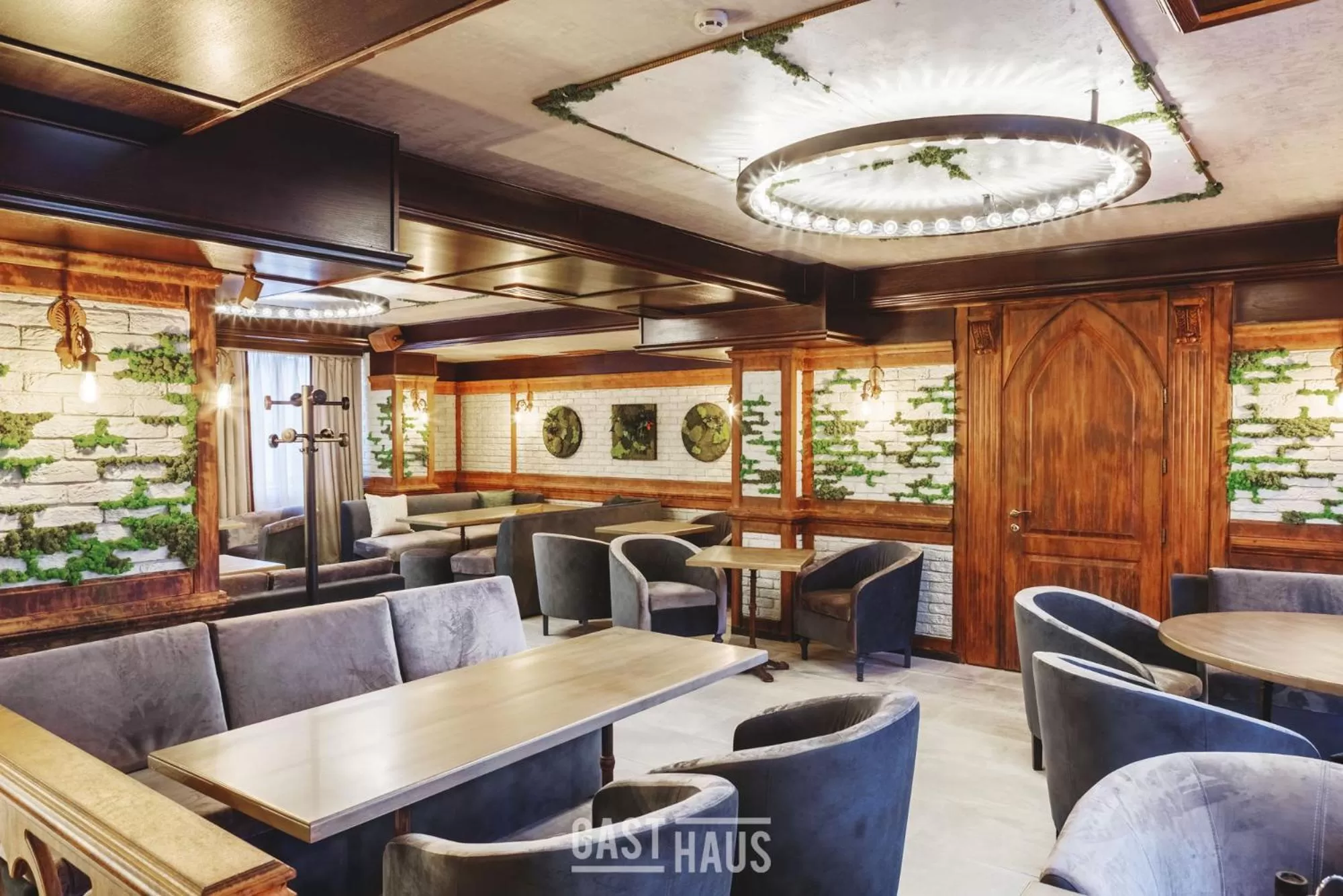 Restaurant/places to eat in Familion ApartHotel