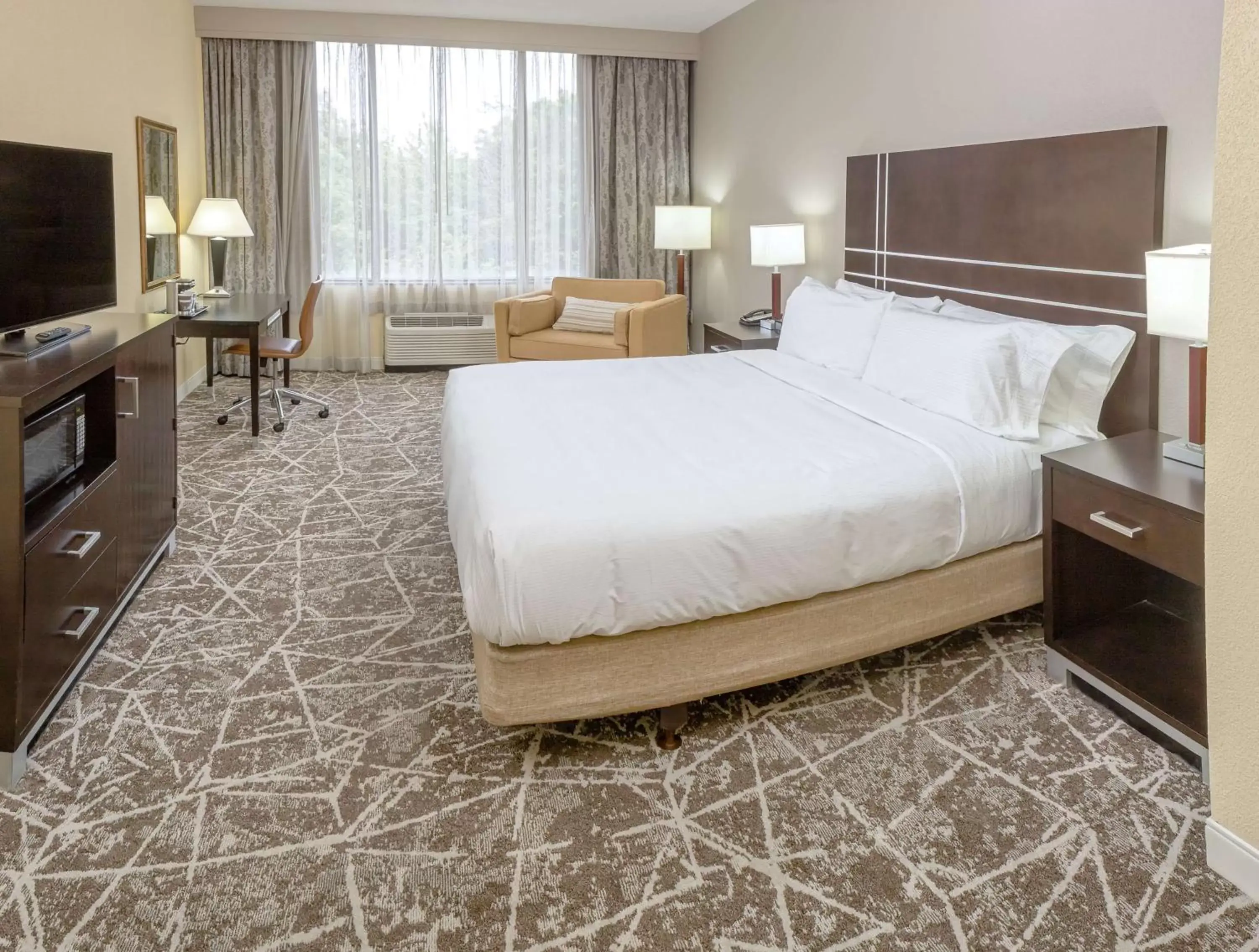 Bed in DoubleTree by Hilton Boston-Rockland