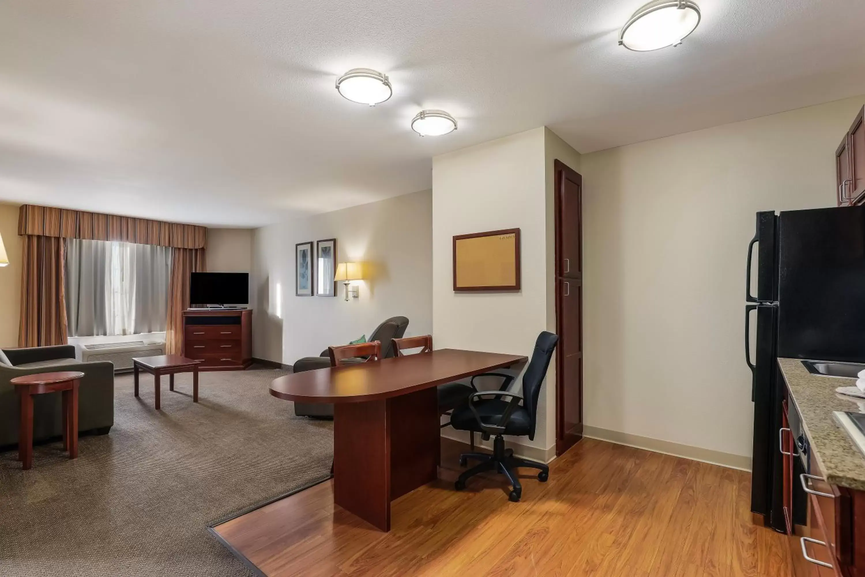 TV/Entertainment Center in MainStay Suites Fitchburg - Madison