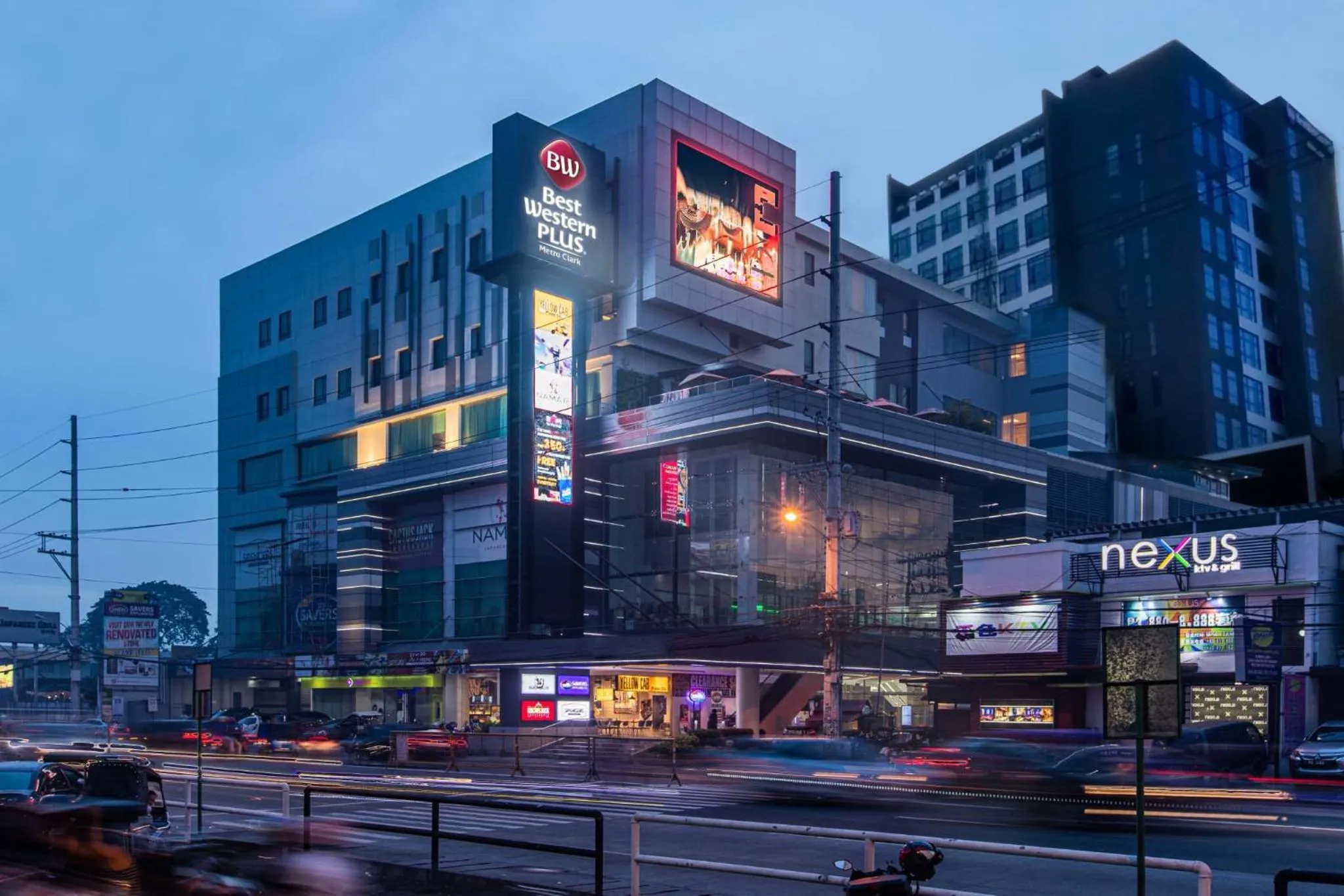 Property building in Best Western Plus Metro Clark