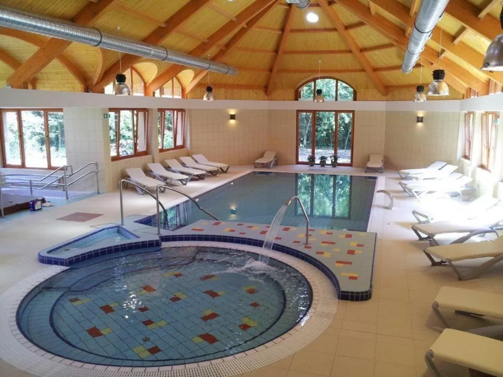 Swimming Pool in Fenyves Wellness Hotel Békéscsaba