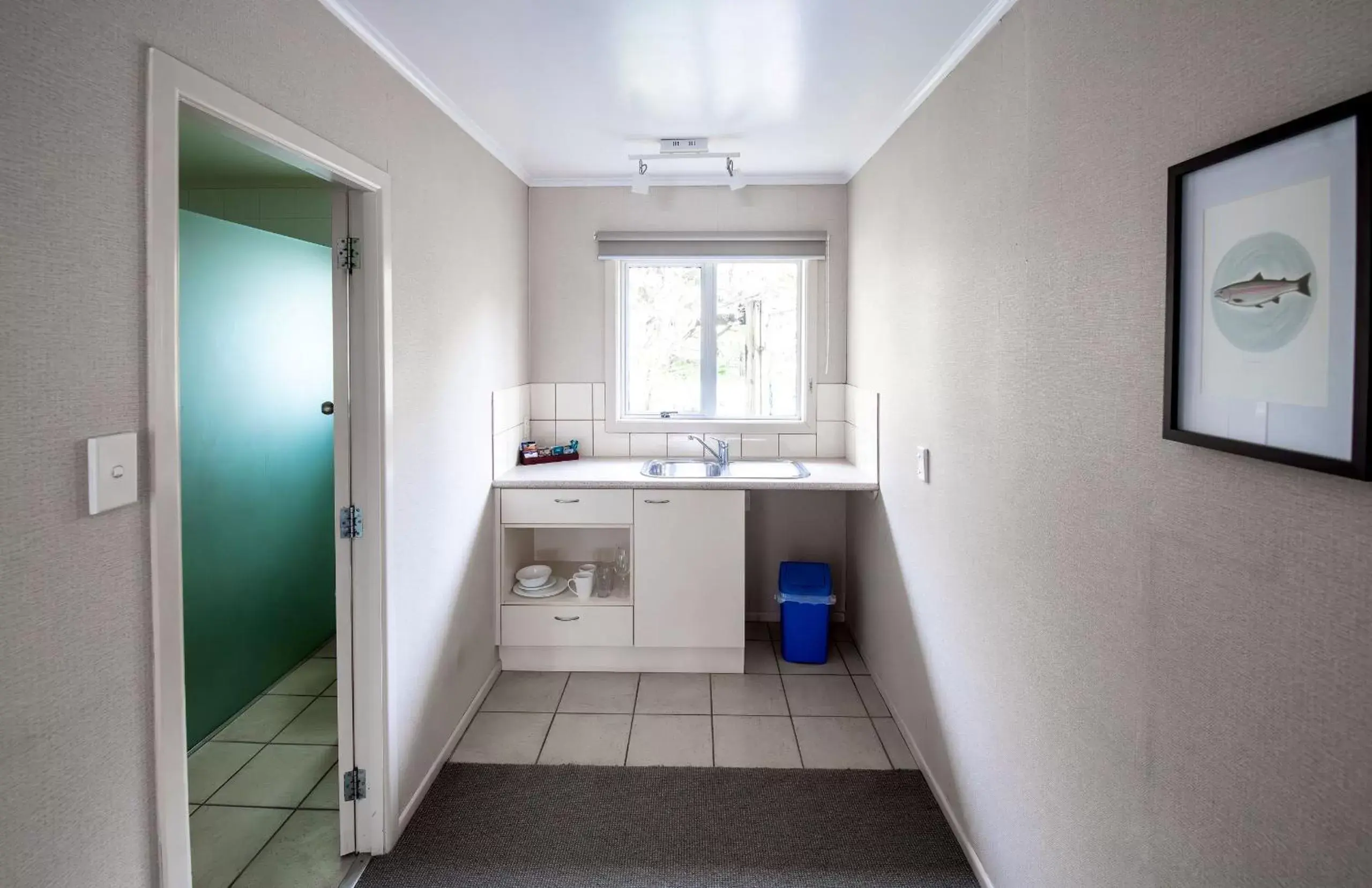 Bathroom, Kitchen/Kitchenette in Best Western Braeside Rotorua