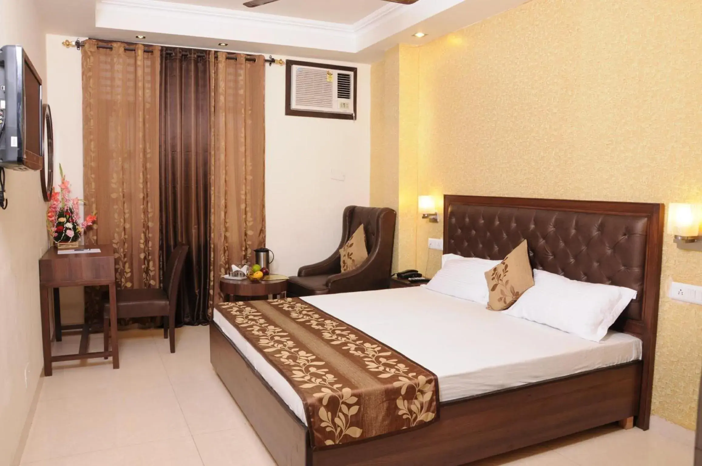 Bedroom, Bed in Hotel Diamond Inn