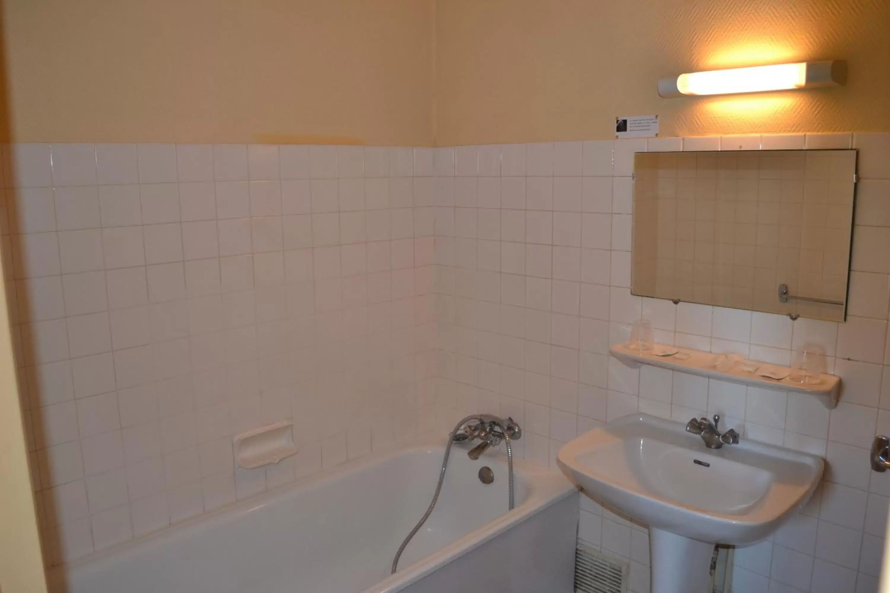 Bedroom, Bathroom in Le Lanthenay