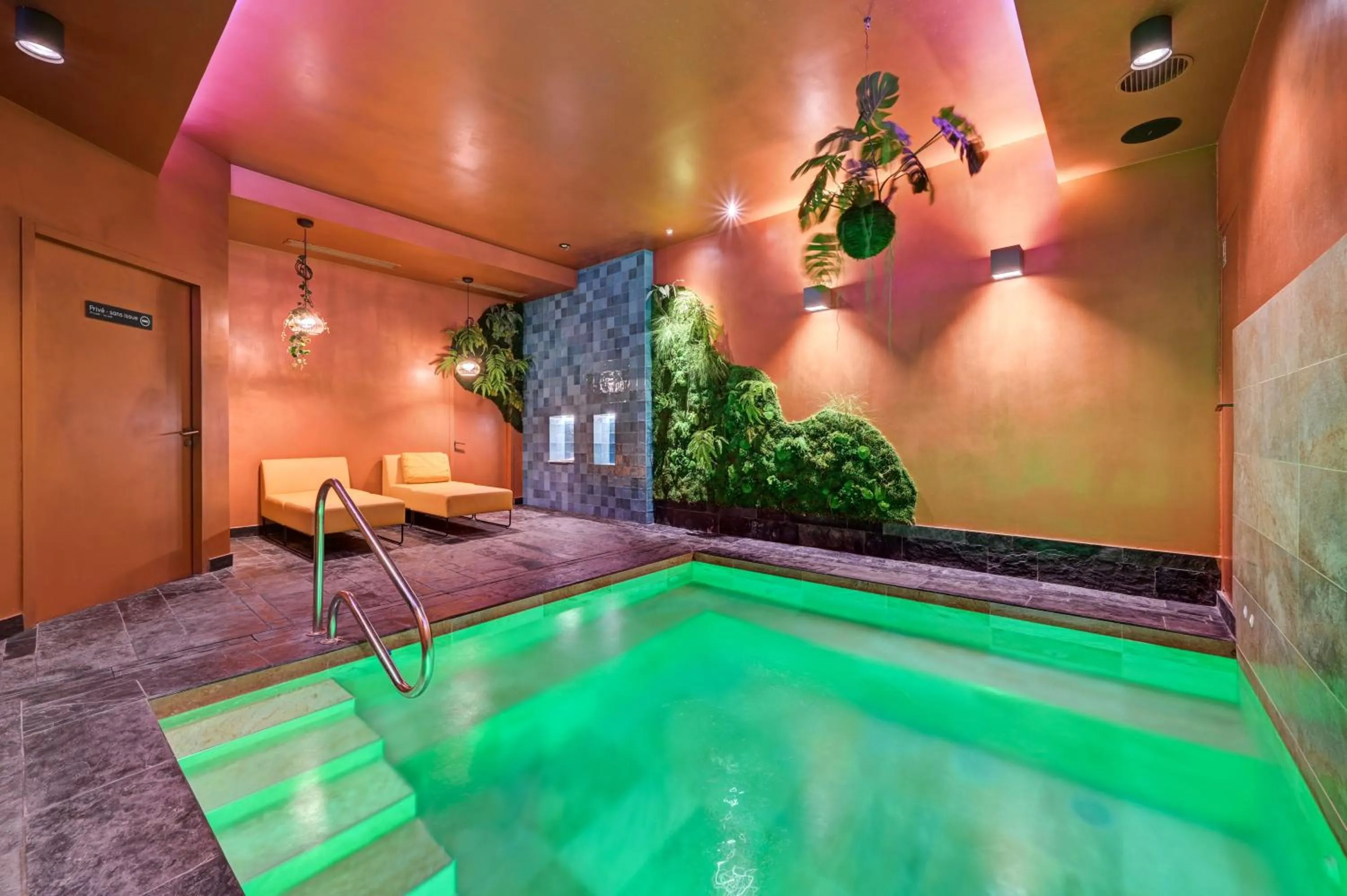 Swimming pool in Alex Hotel & Spa