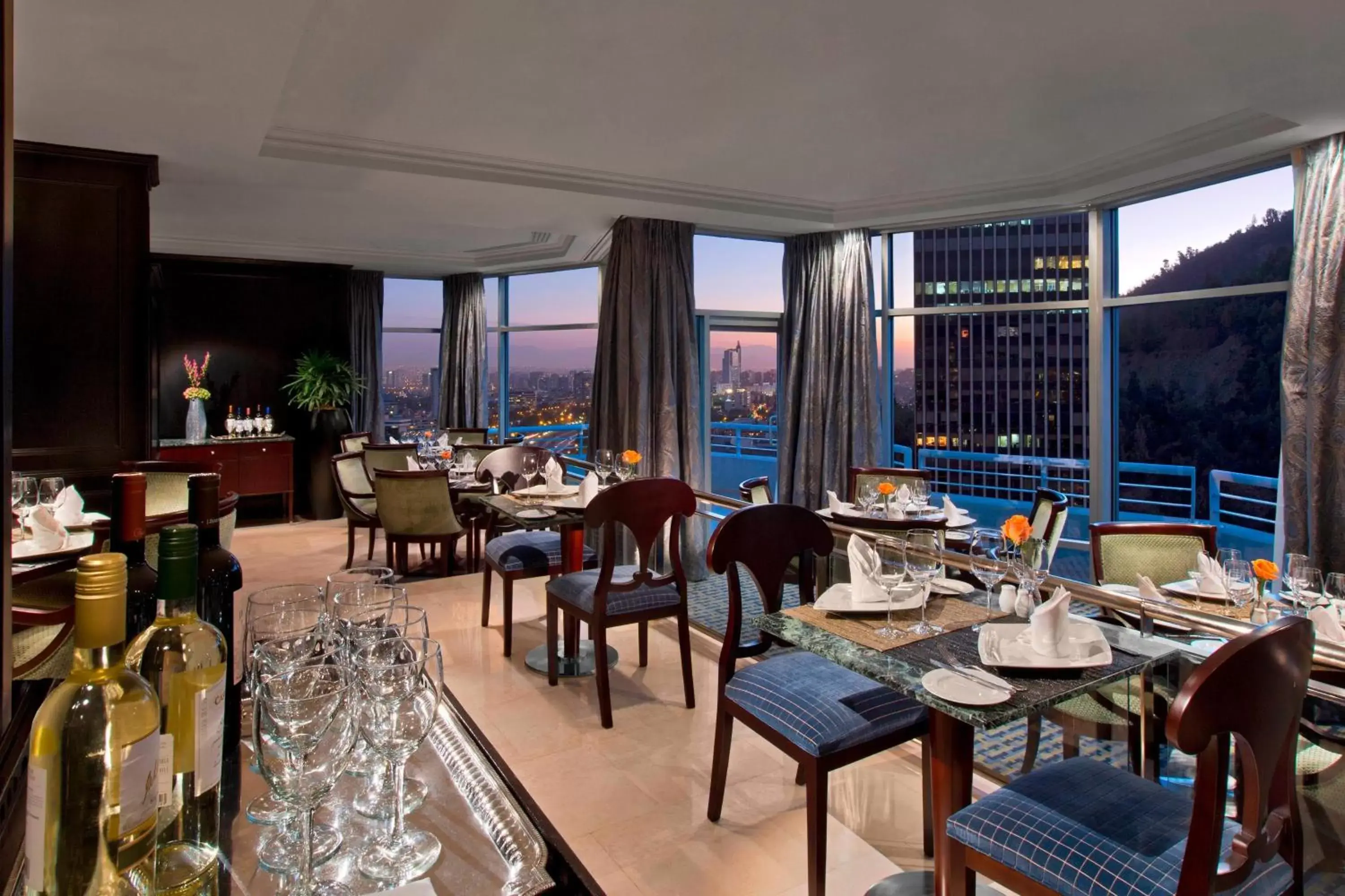 Lounge or bar, Restaurant/Places to Eat in Sheraton Santiago Hotel & Convention Center