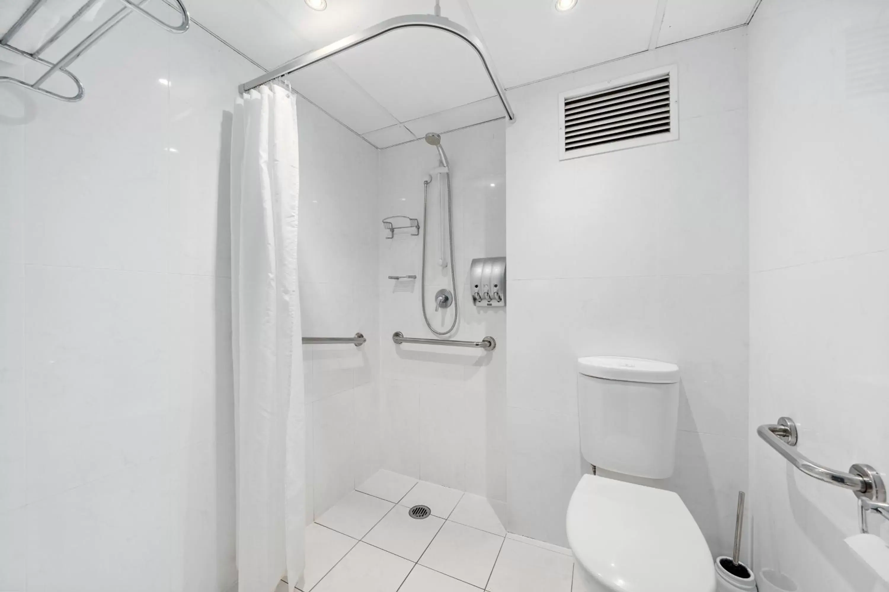 Shower, Bathroom in Manuka Park Serviced Apartments