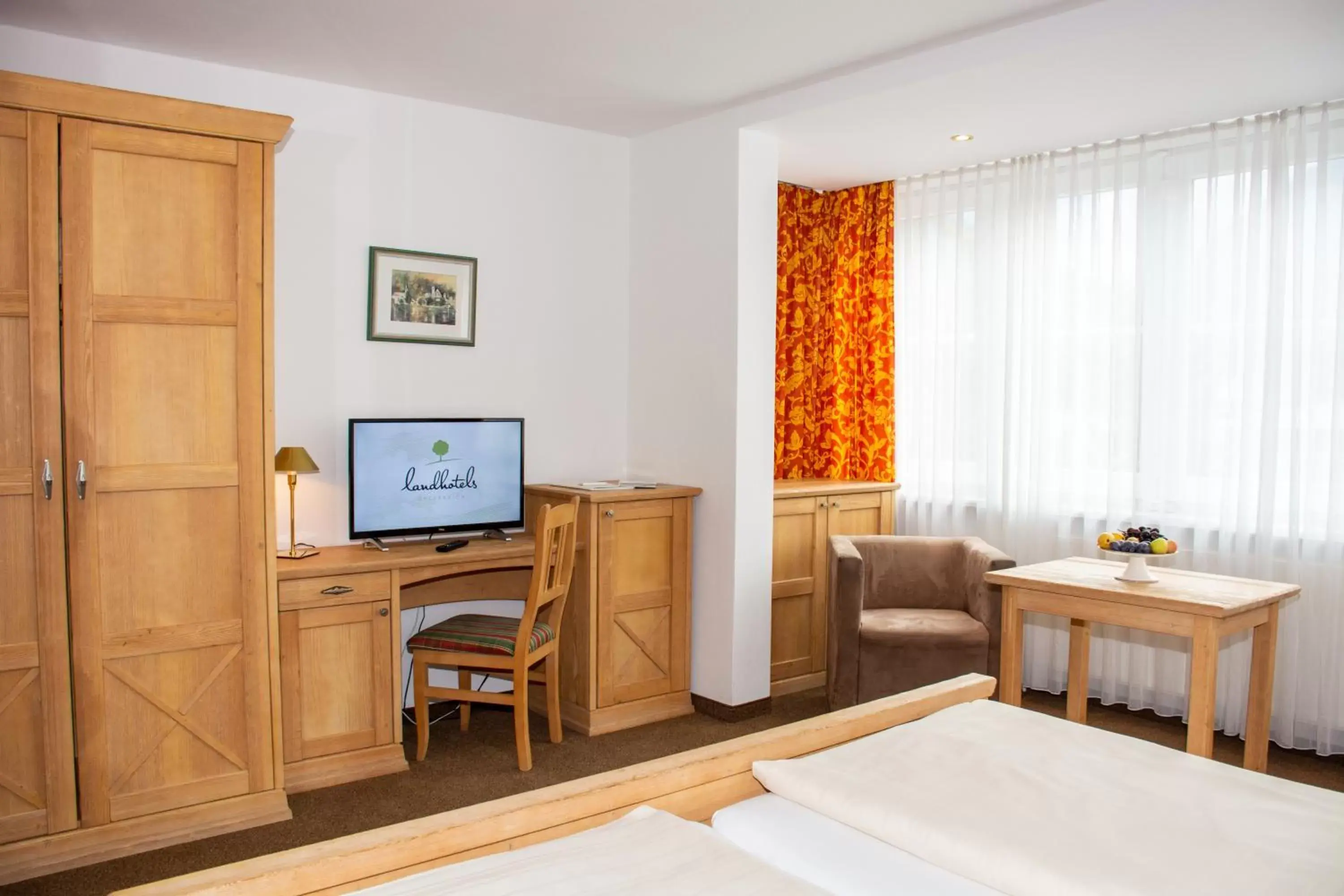 Photo of the whole room, TV/Entertainment Center in Landhotel Post Ebensee am Traunsee ***S