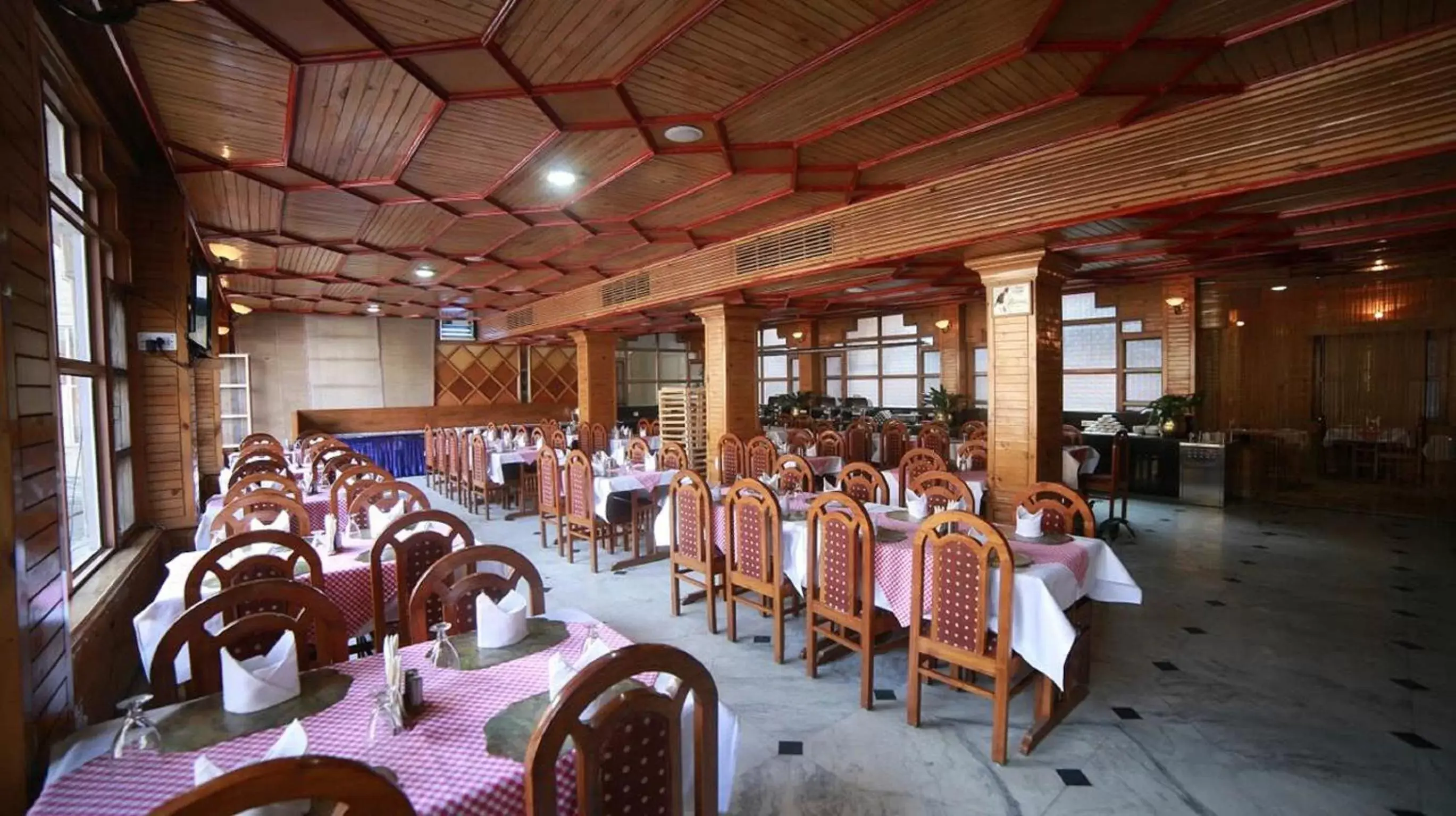 Restaurant/Places to Eat in The Manali Inn