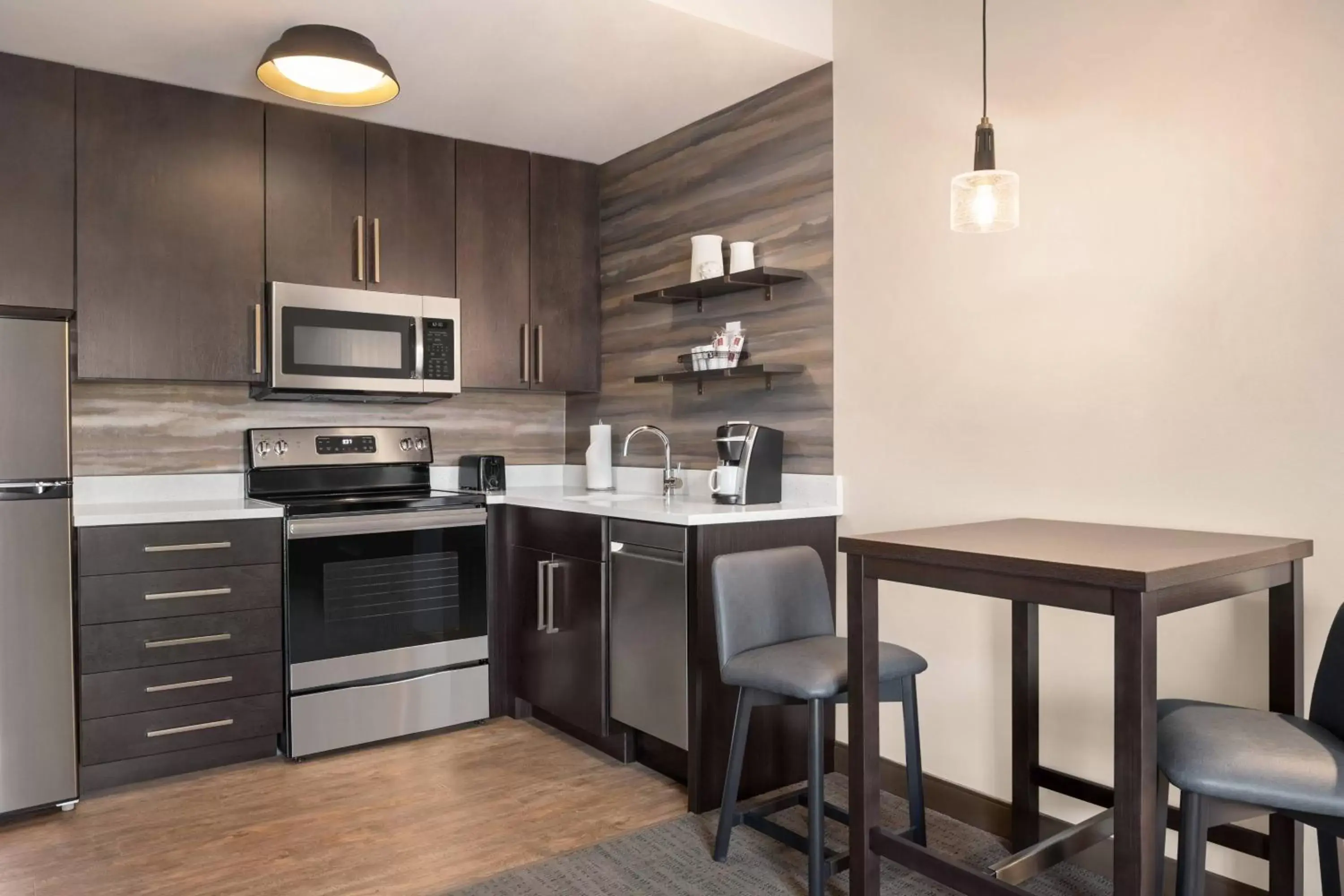 Bedroom, Kitchen/Kitchenette in Residence Inn by Marriott Des Moines Ankeny