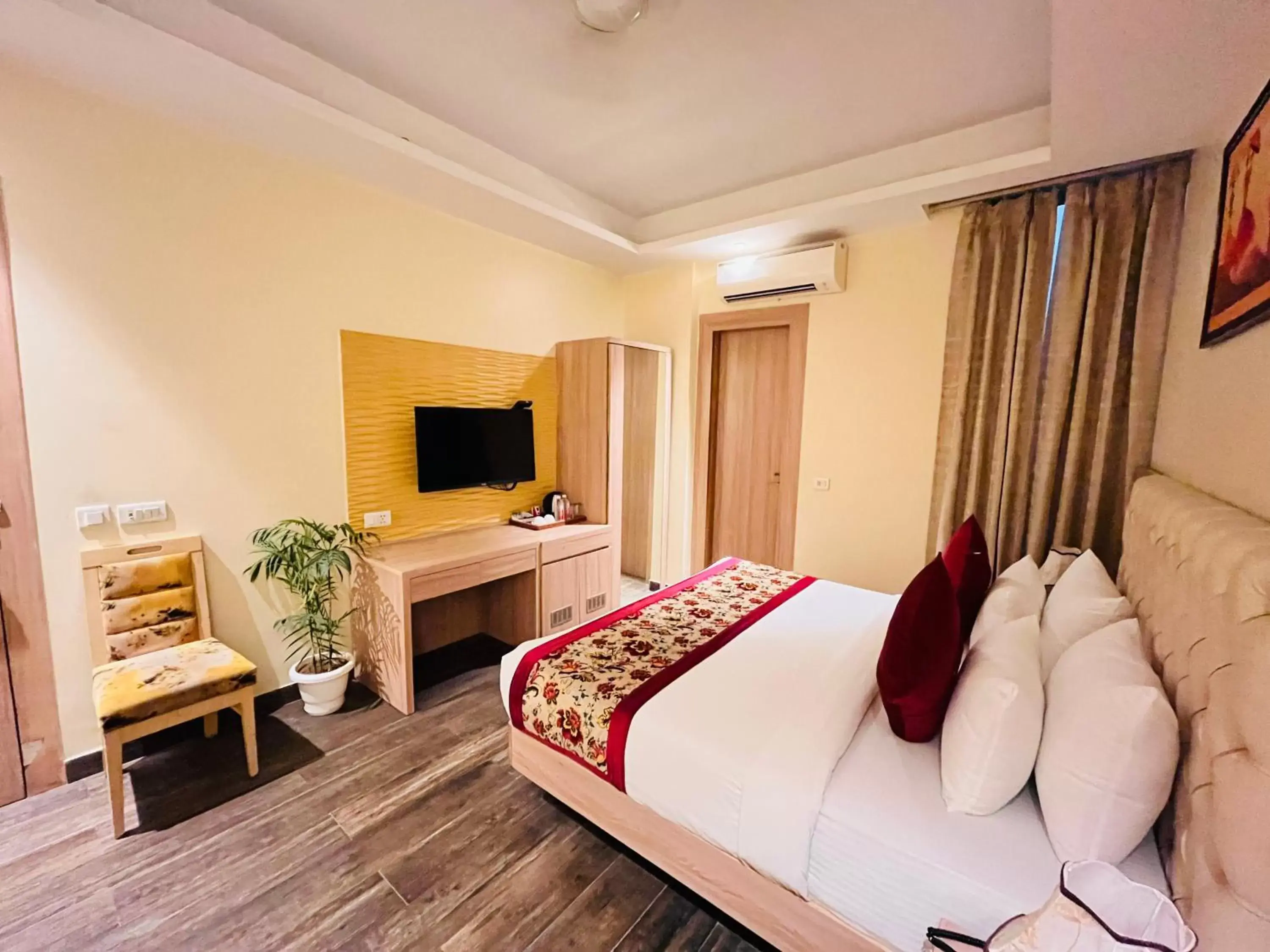 Bed in Hotel Banz - Near Delhi International Airport