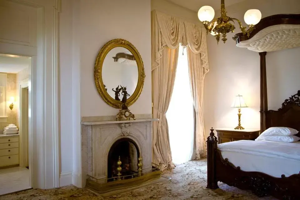 Bedroom, Bed in Dunleith Historic Inn