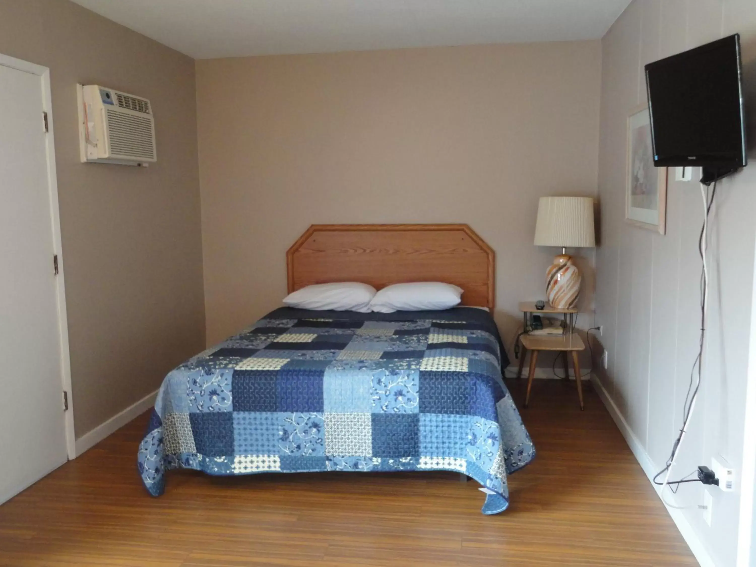 Bedroom, Bed in Apple Tree Inn