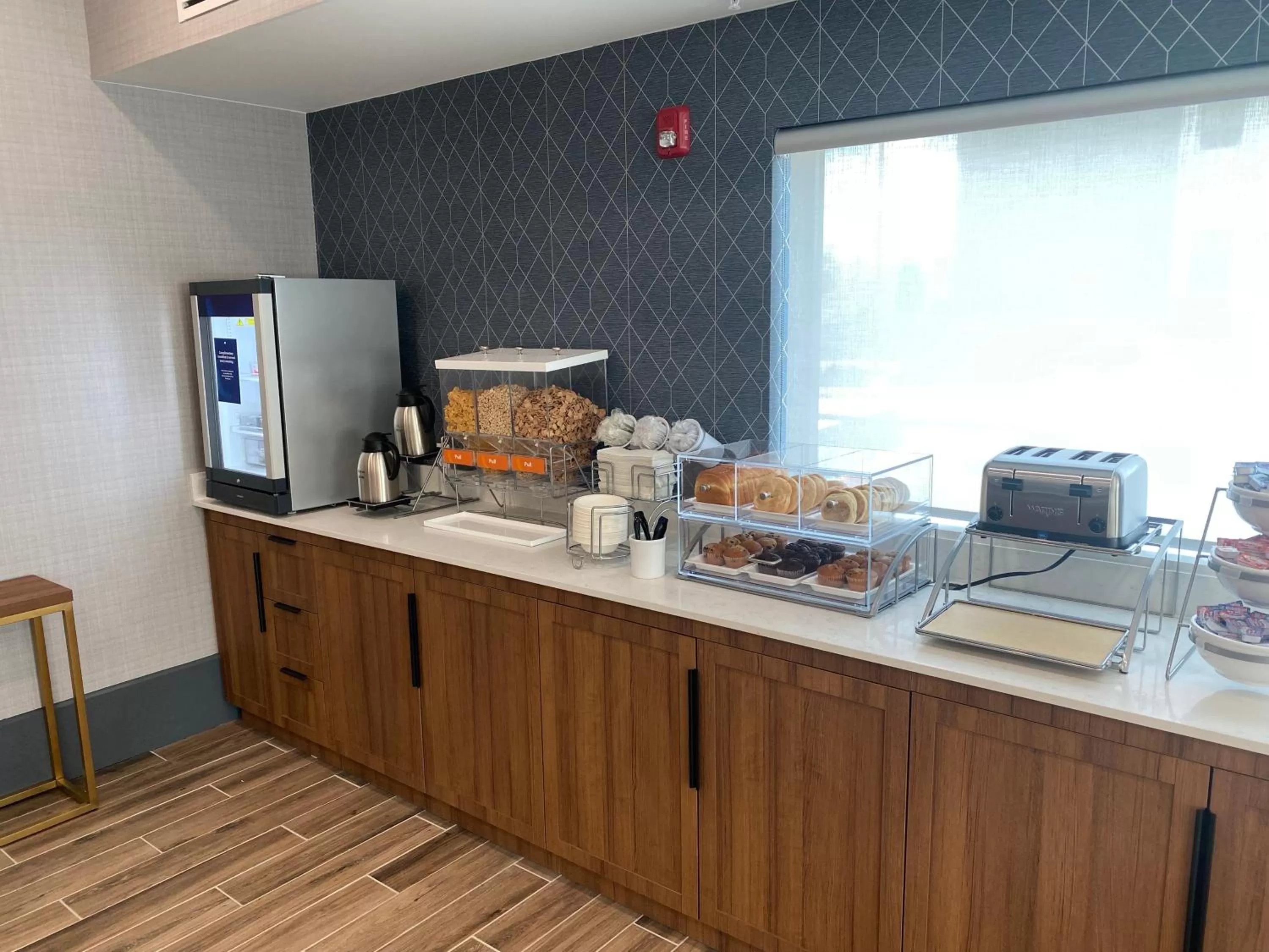 Breakfast in Comfort Inn & Suites Gallatin - Nashville Metro
