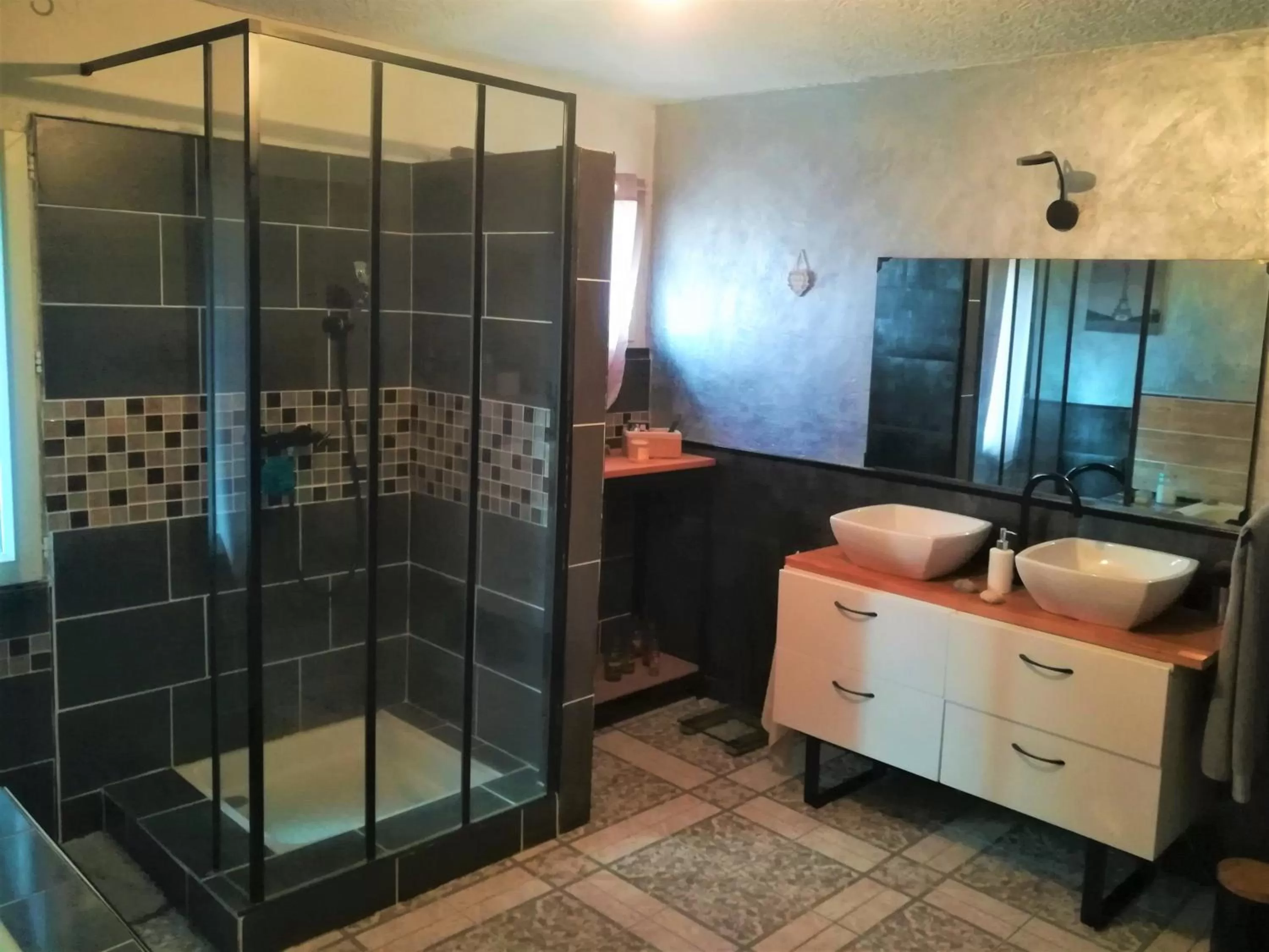 Bathroom in Au Monde de Maëlle