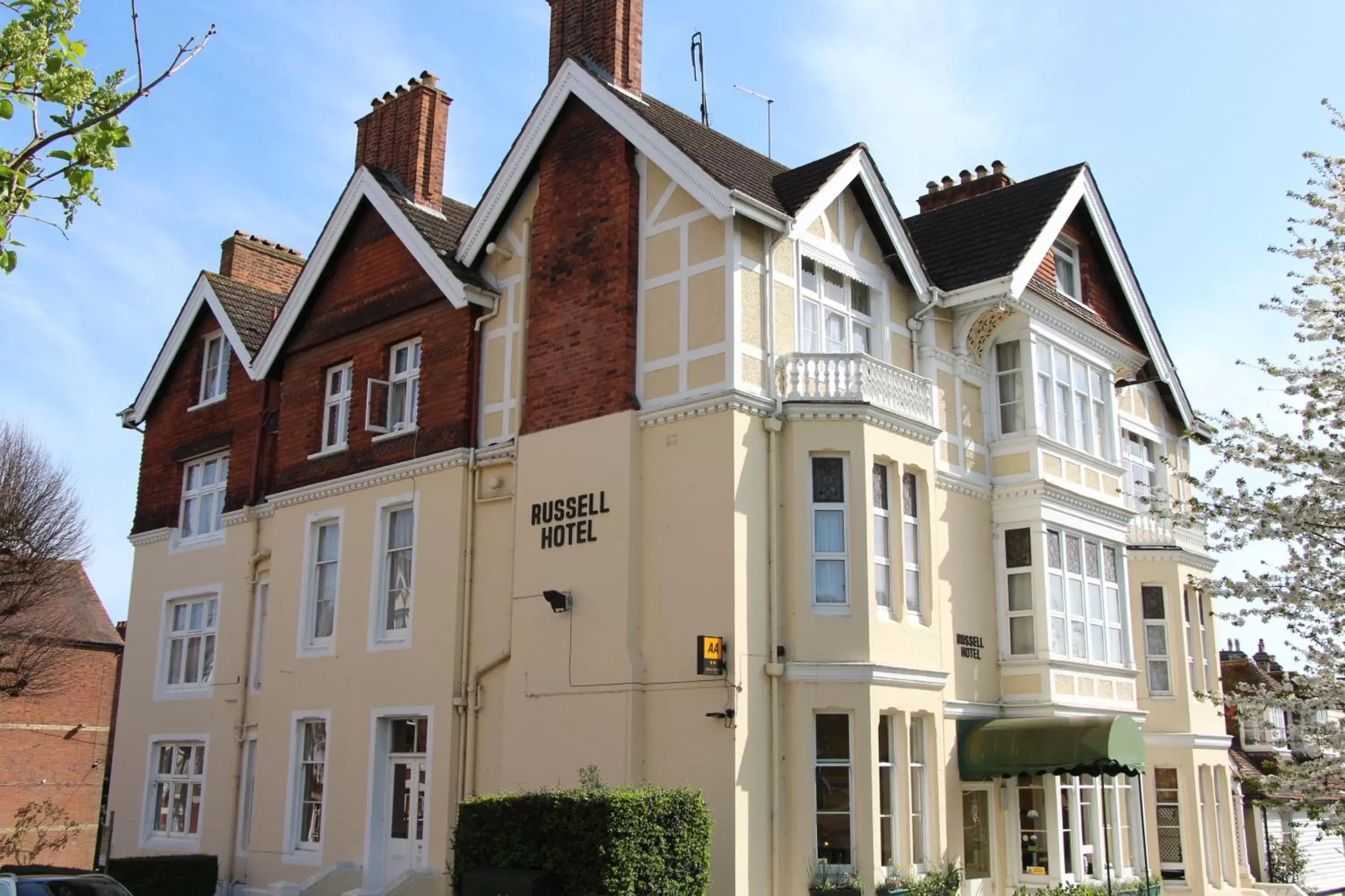 Facade/entrance, Property Building in Russell Hotel