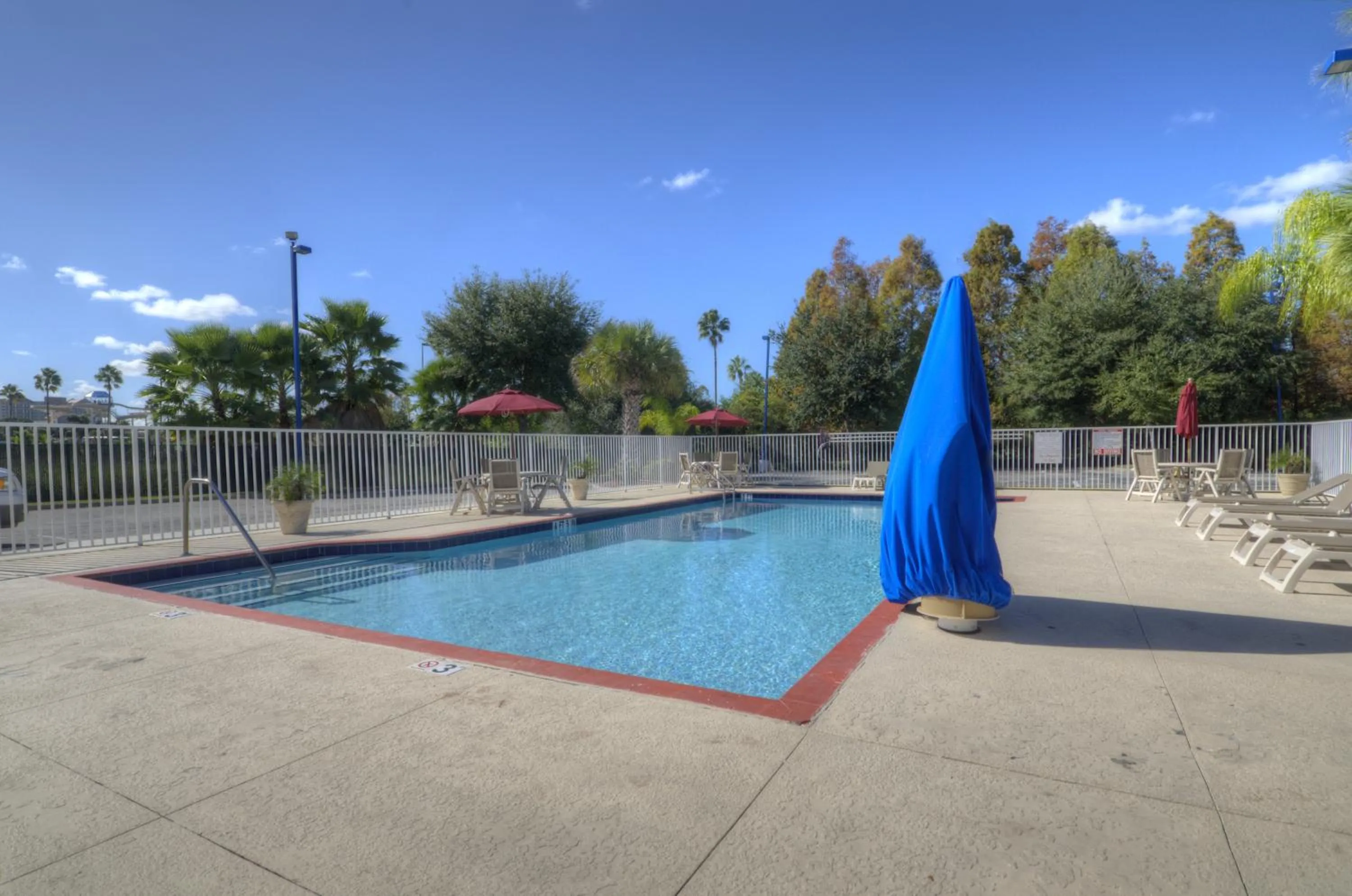 Swimming pool in Motel 6-Orlando, FL - International Dr