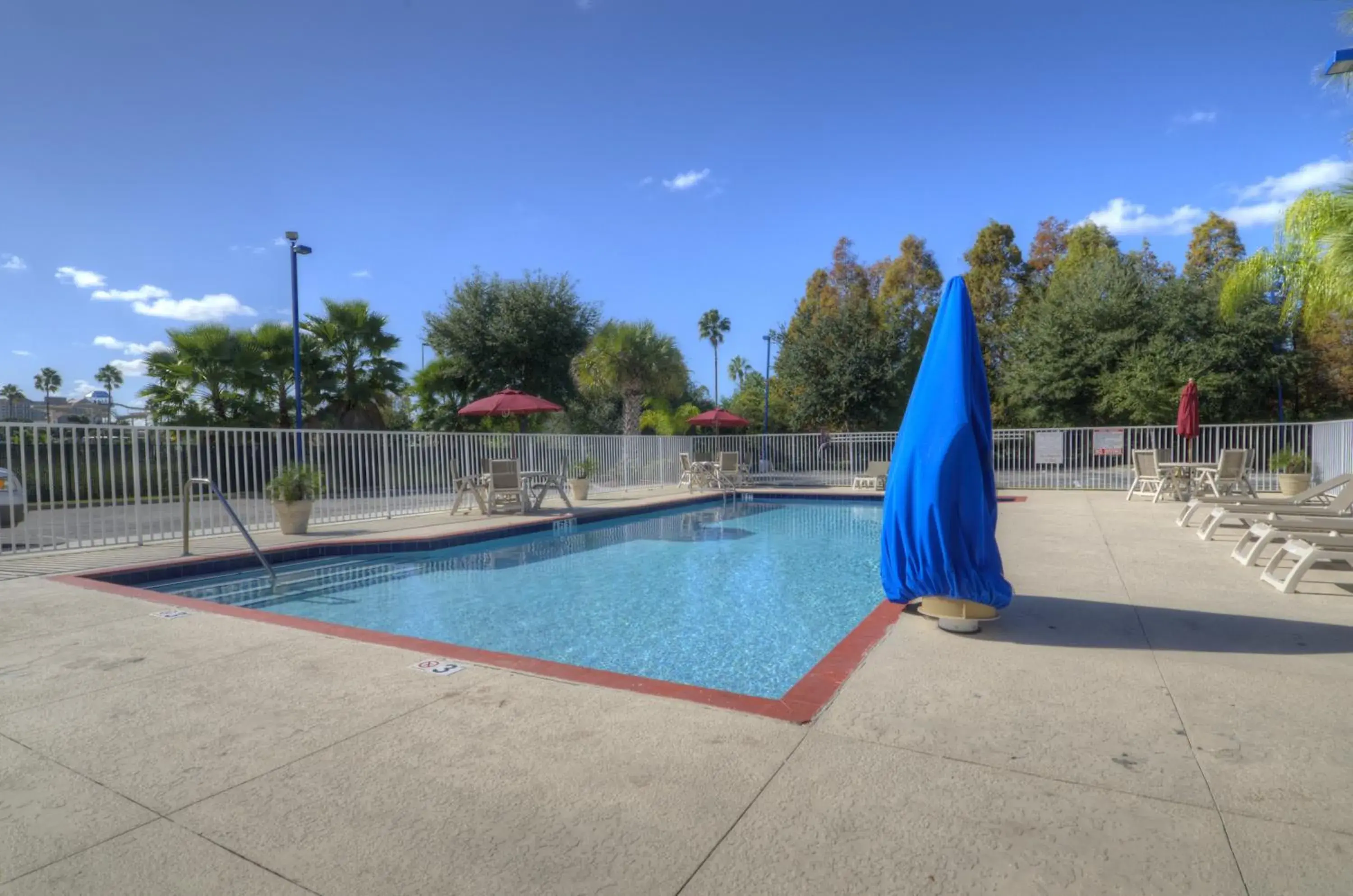 Swimming Pool in Motel 6-Orlando, FL - International Dr
