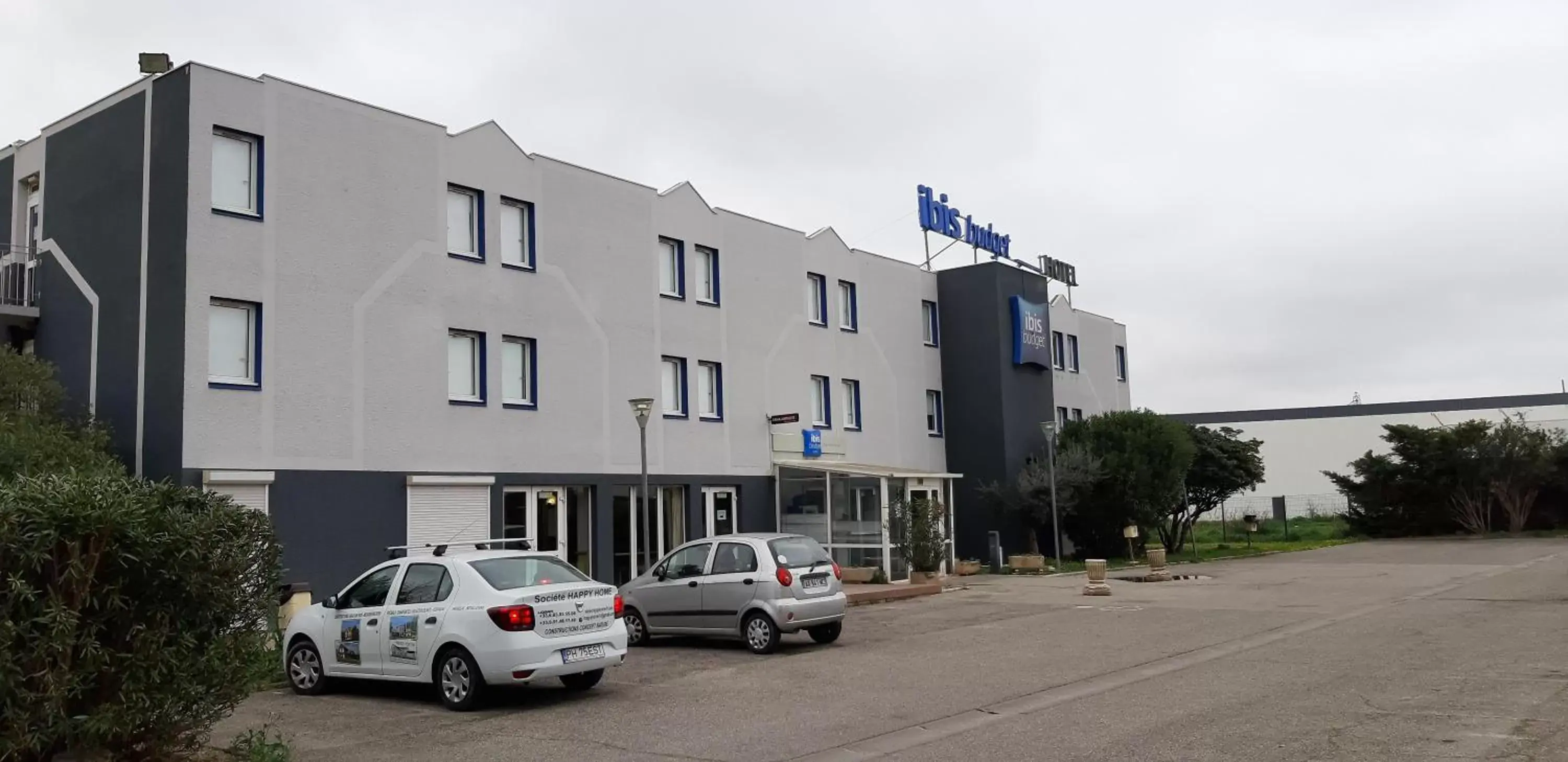 Day, Property Building in ibis budget Arles Sud Fourchon