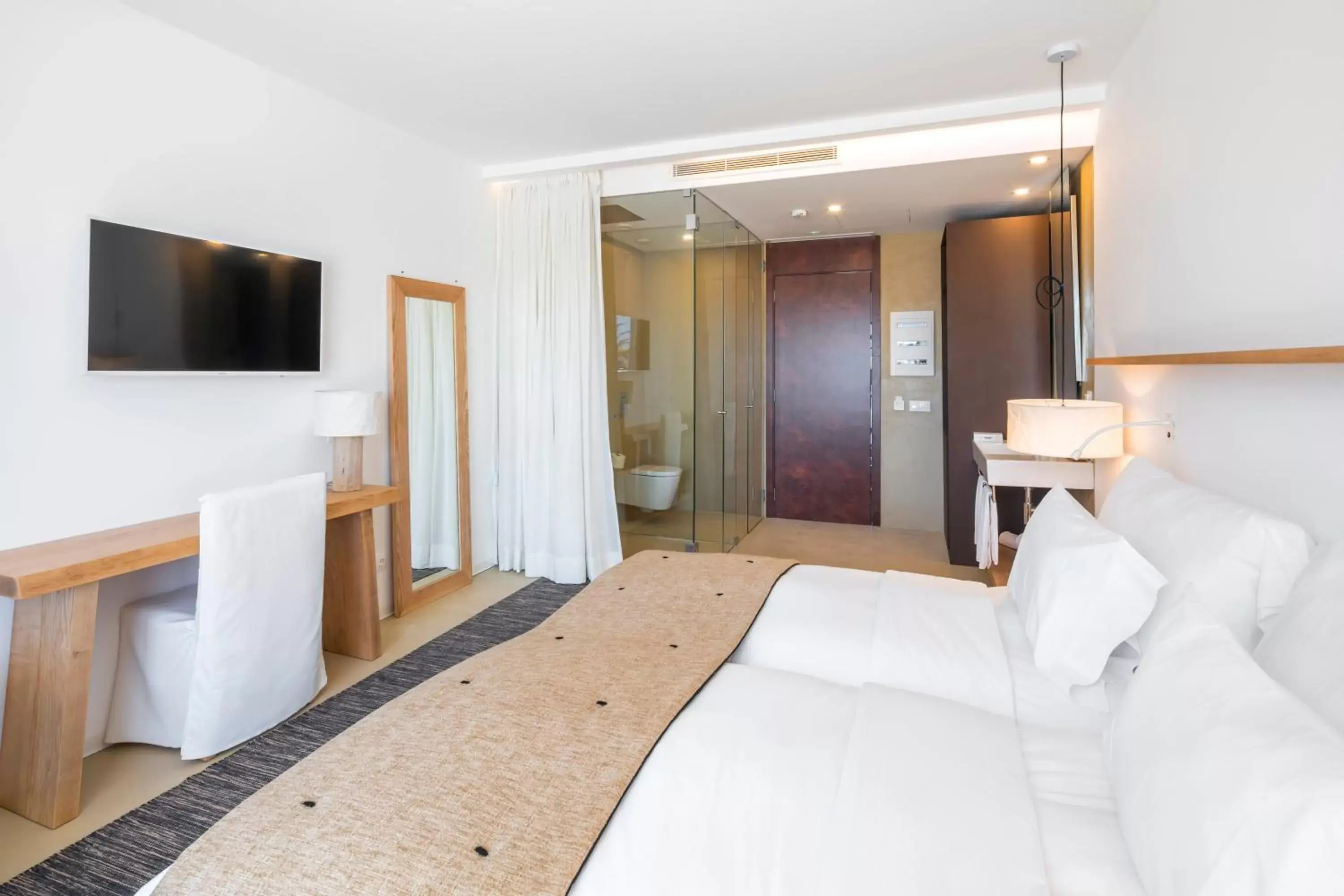 Bedroom, Bed in Lagos Avenida Hotel Bedroom, Bed in Lagos Avenida Hotel