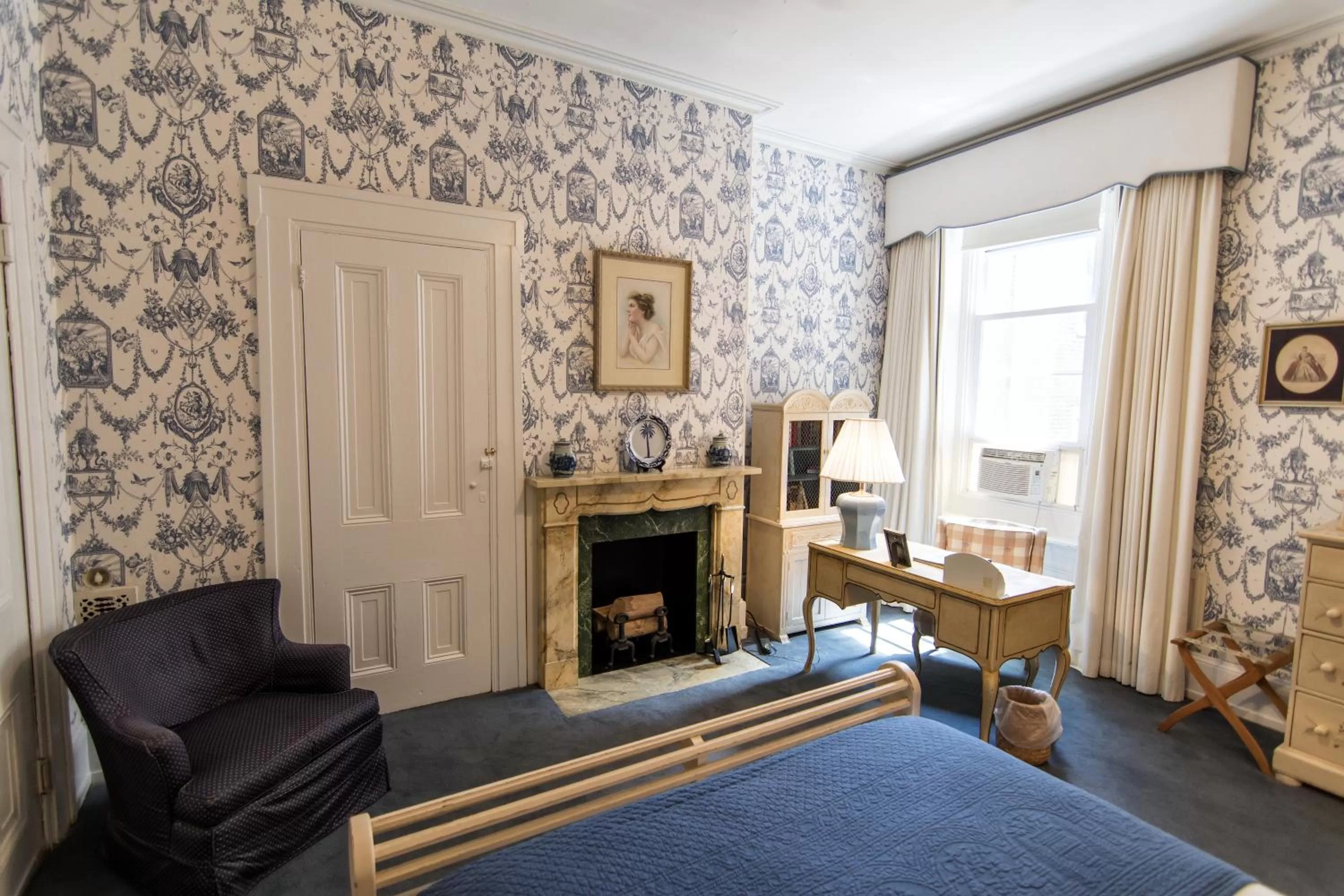 Bedroom, Seating Area in La Reserve Bed and Breakfast