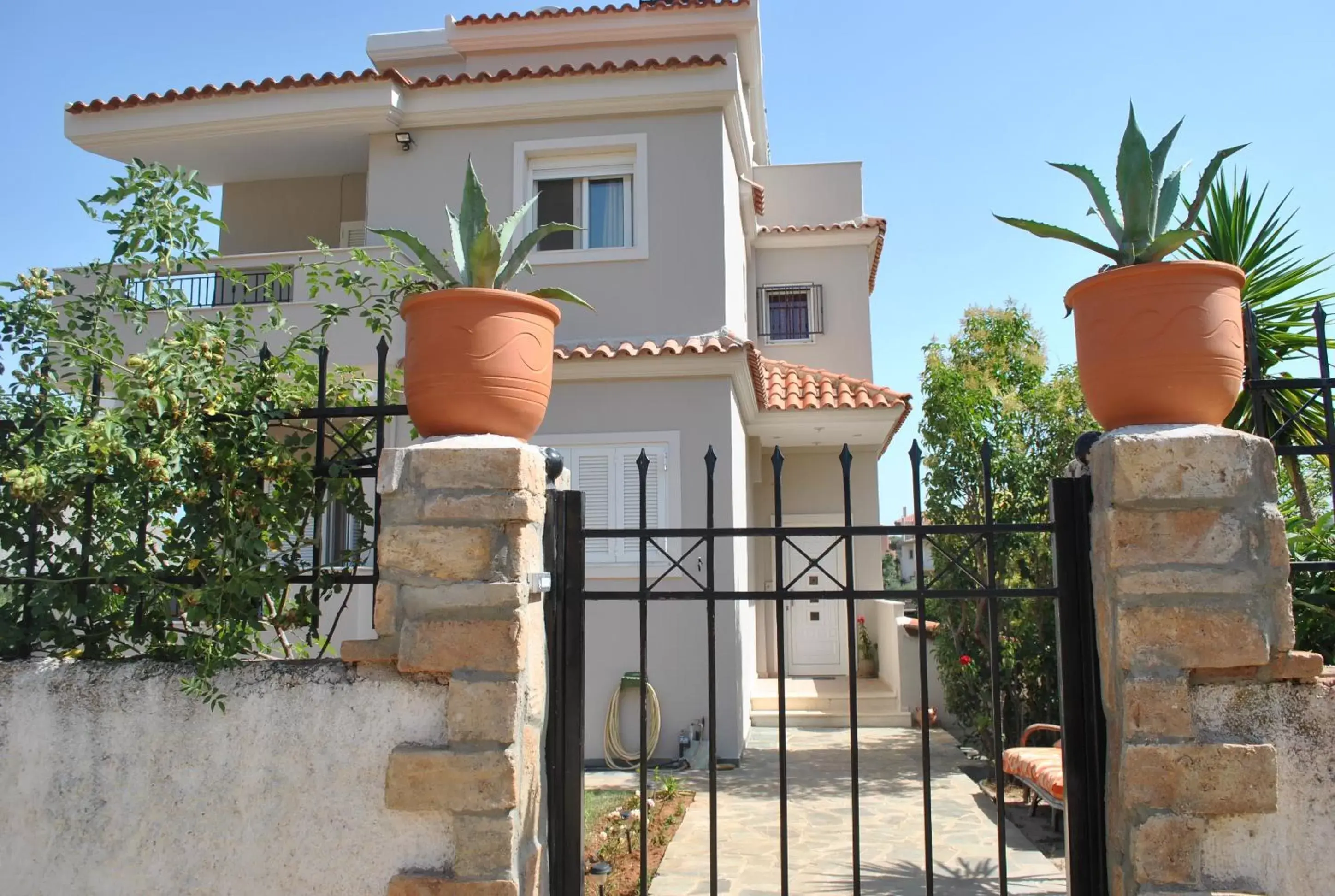 Facade/entrance, Property Building in Angelina's Home