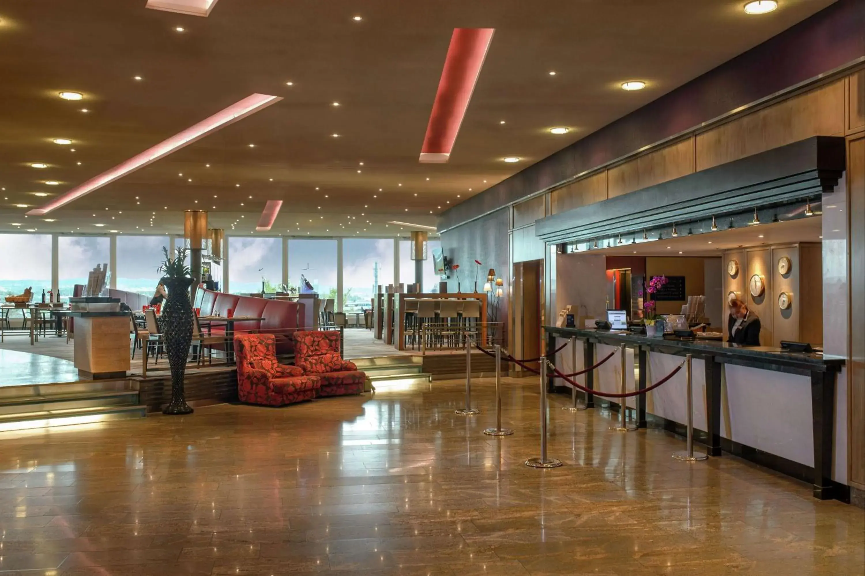 Lobby or reception in Hilton Zurich Airport