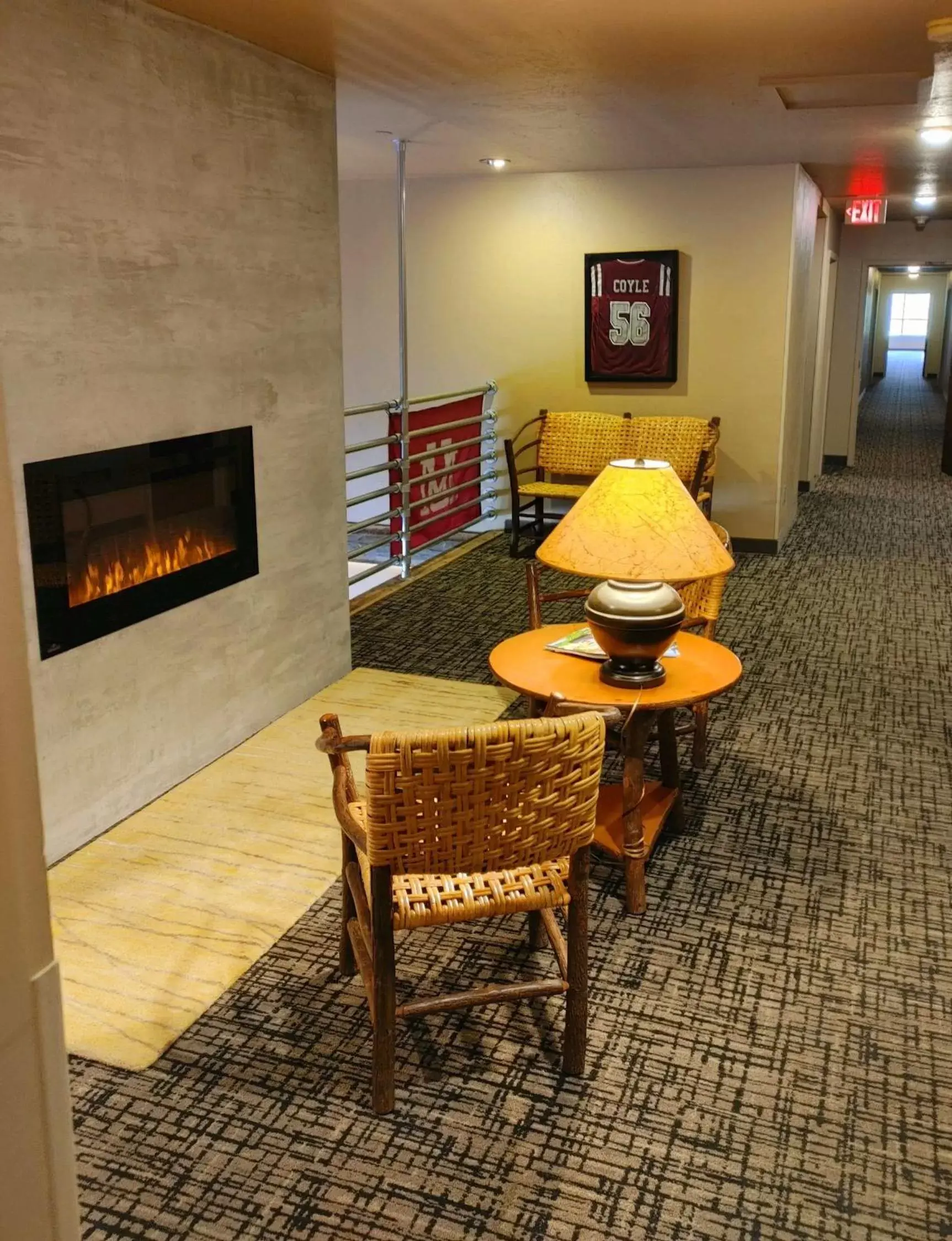 Seating Area in Days Inn and Suites by Wyndham Downtown Missoula-University
