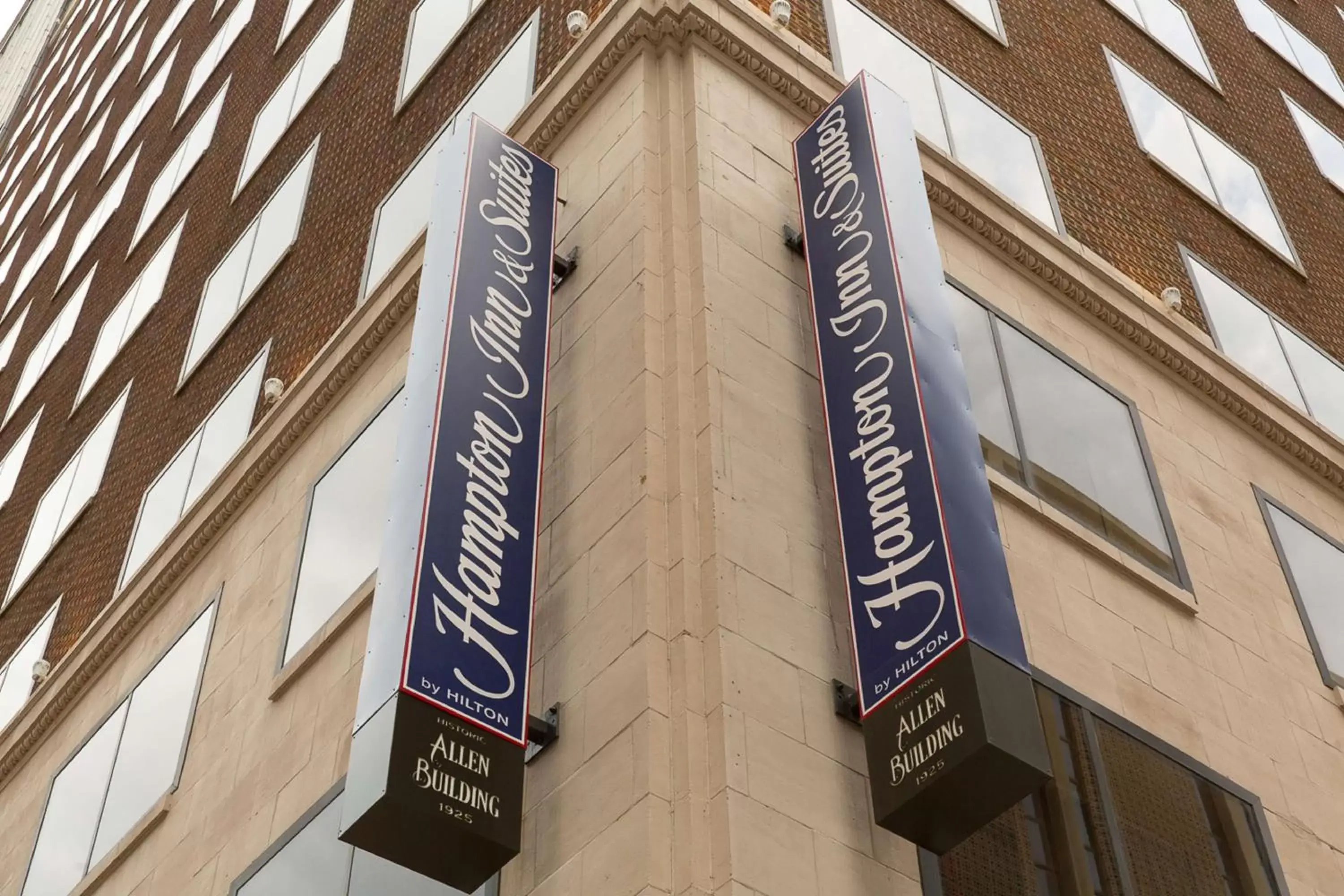 Property Building in Hampton Inn & Suites Dallas Downtown