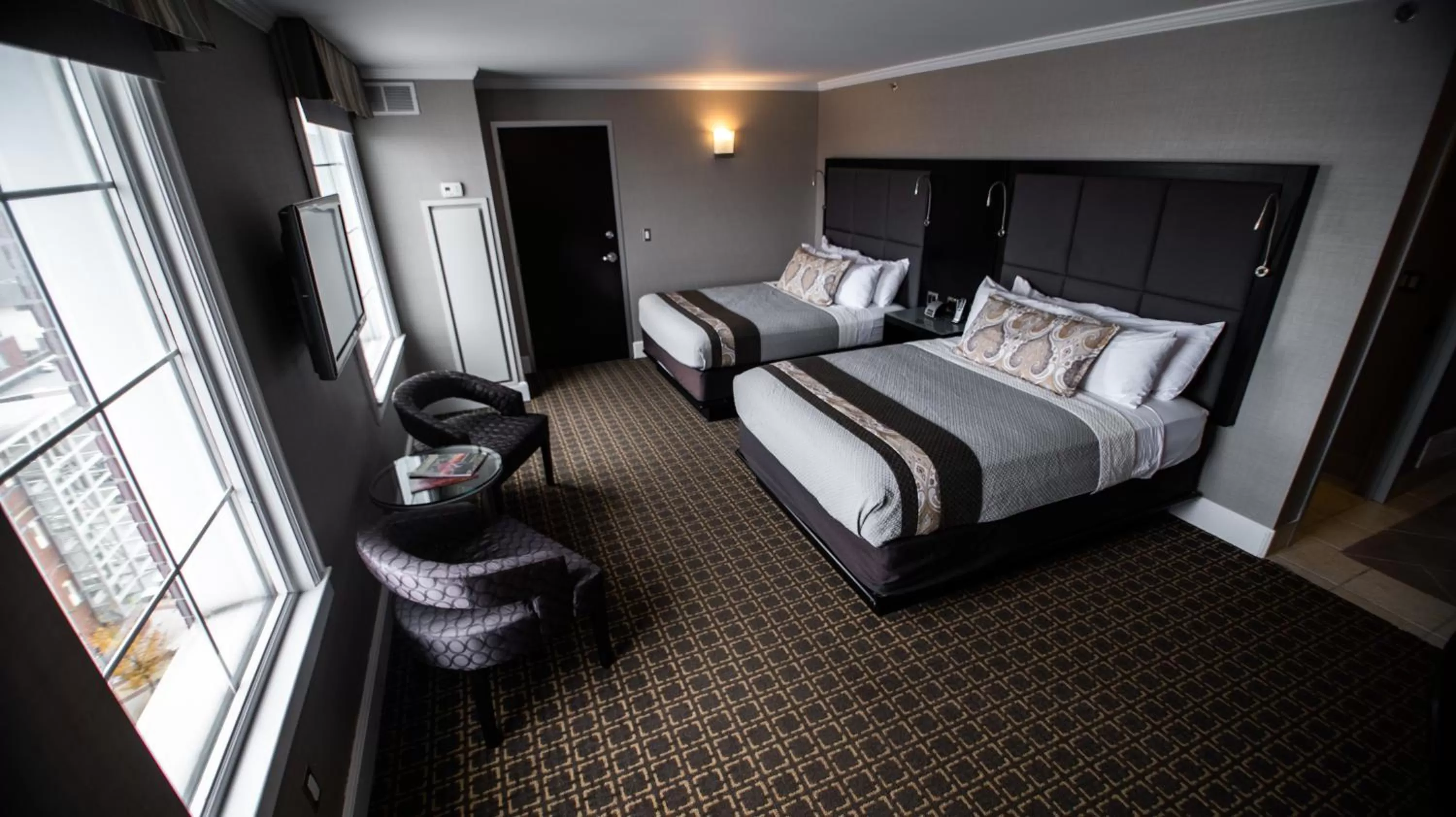 Photo of the whole room in voco The Tiger Hotel, Columbia, MO by IHG