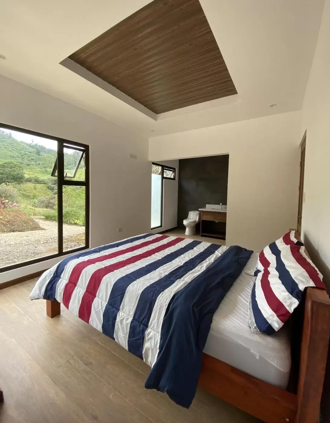 Bed in Arte de Plumas birding lodge