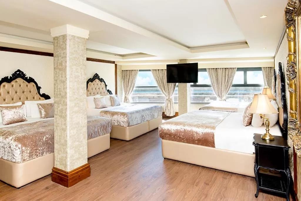 Bed in The Shankly Hotel