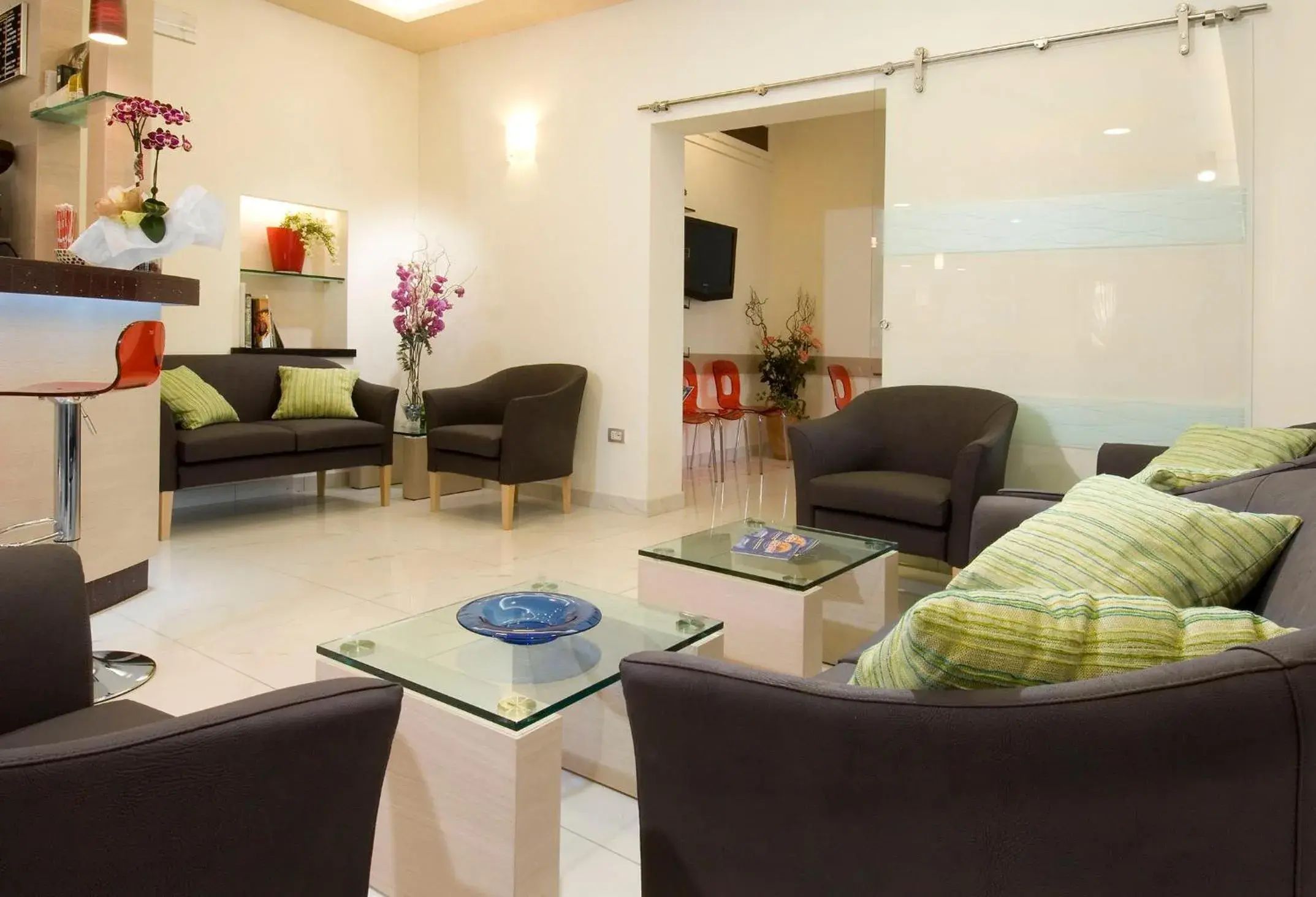 Communal lounge/ TV room, Seating Area in Hotel Adigrat Riccione con Ristorante