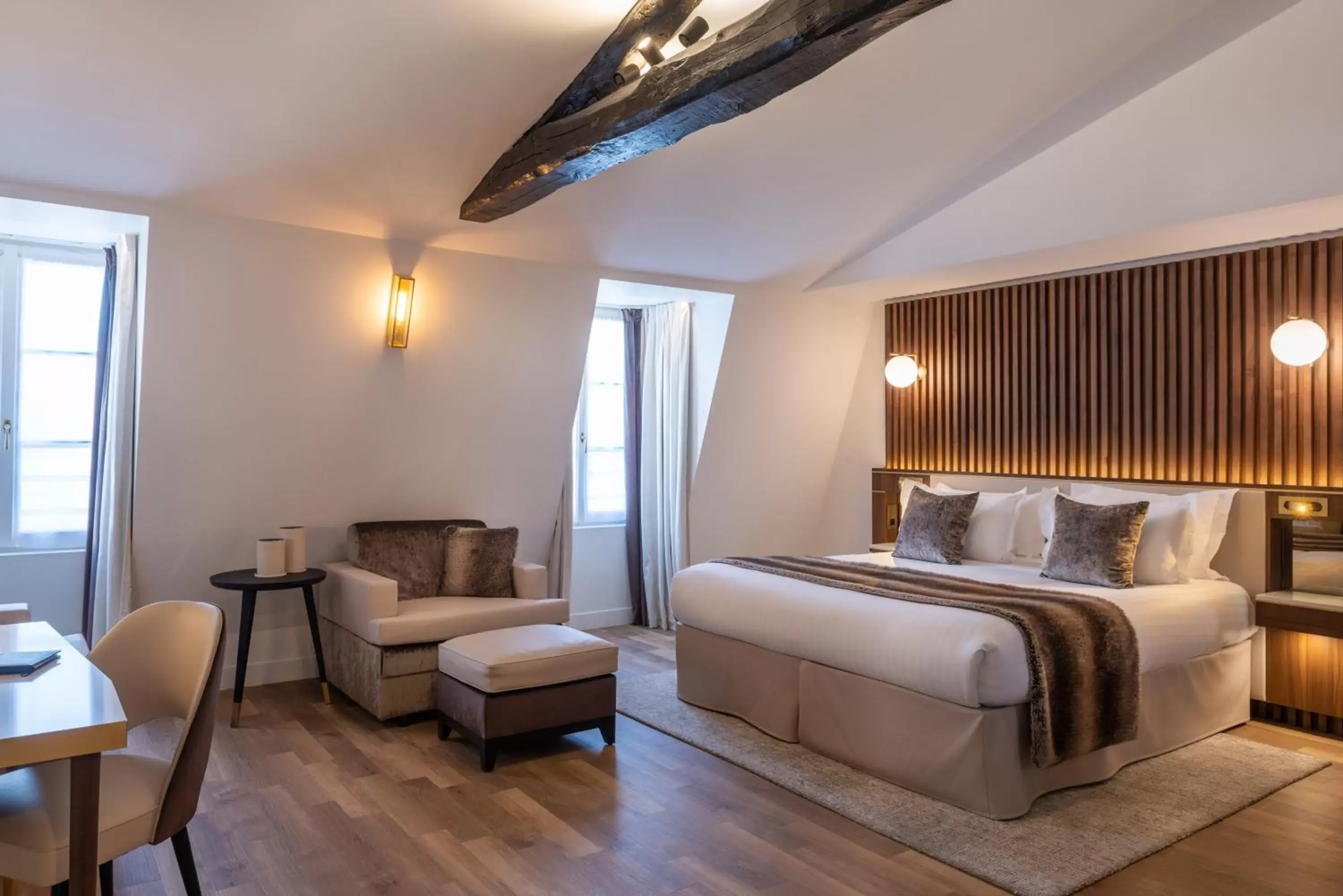 Photo of the whole room, Bed in Lord Byron Photo of the whole room, Bed in Lord Byron